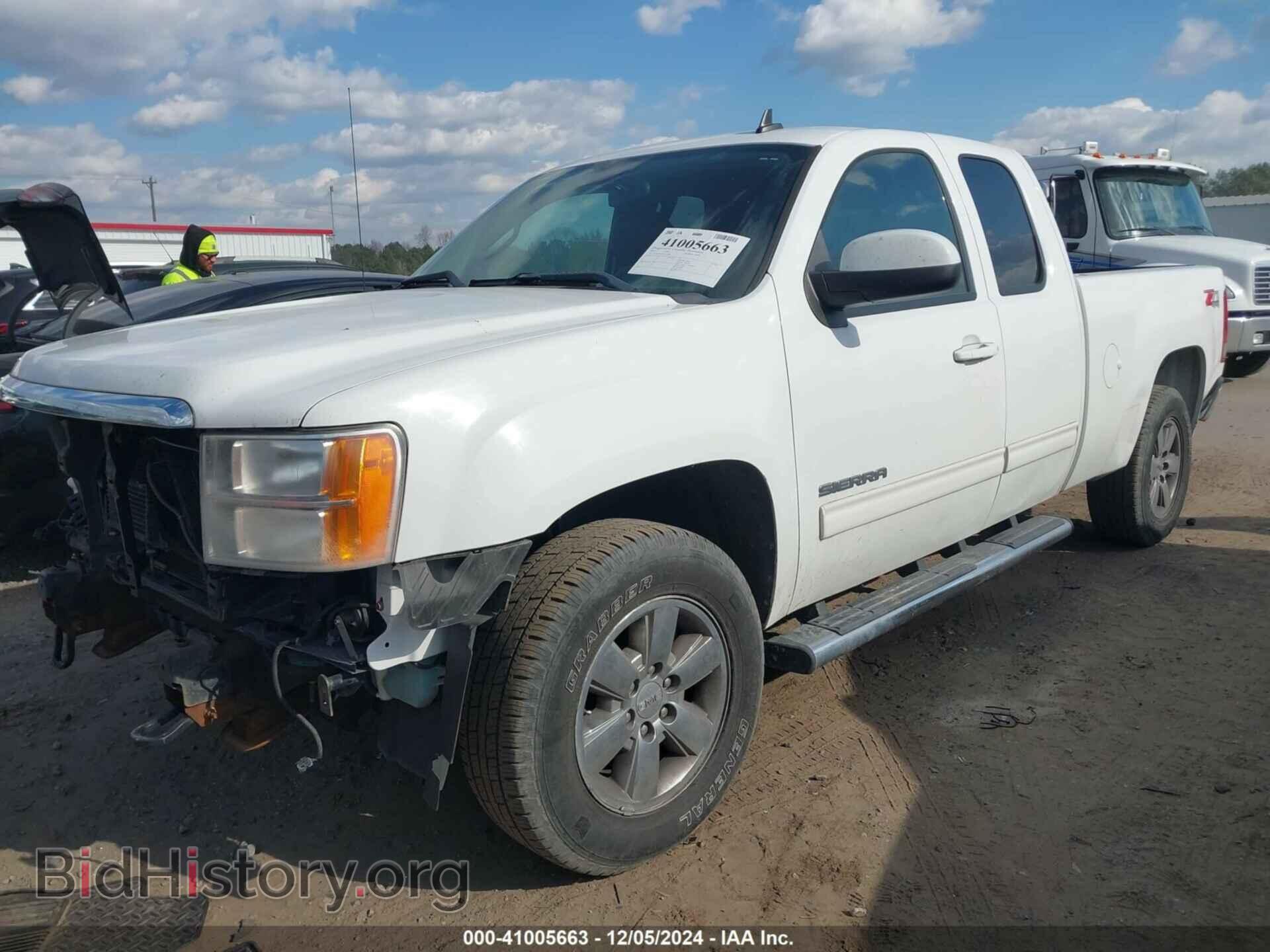 2011 GMC SIERRA 1500 - VIN: 1GTR2WE38BZ119503 - Фото 2