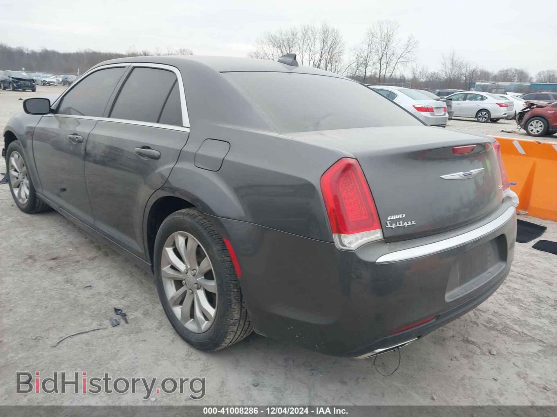2019 CHRYSLER 300 - VIN: 2C3CCARG1KH611054 - Фото 3