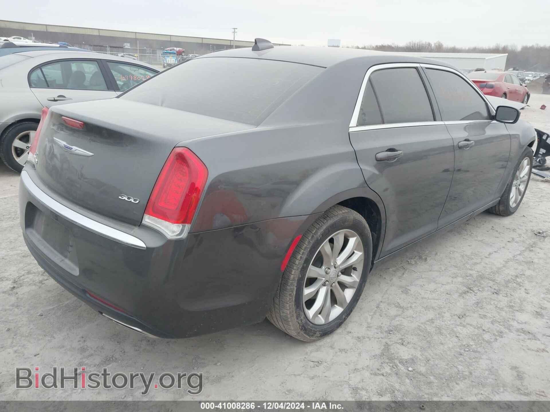 2019 CHRYSLER 300 - VIN: 2C3CCARG1KH611054 - Фото 4