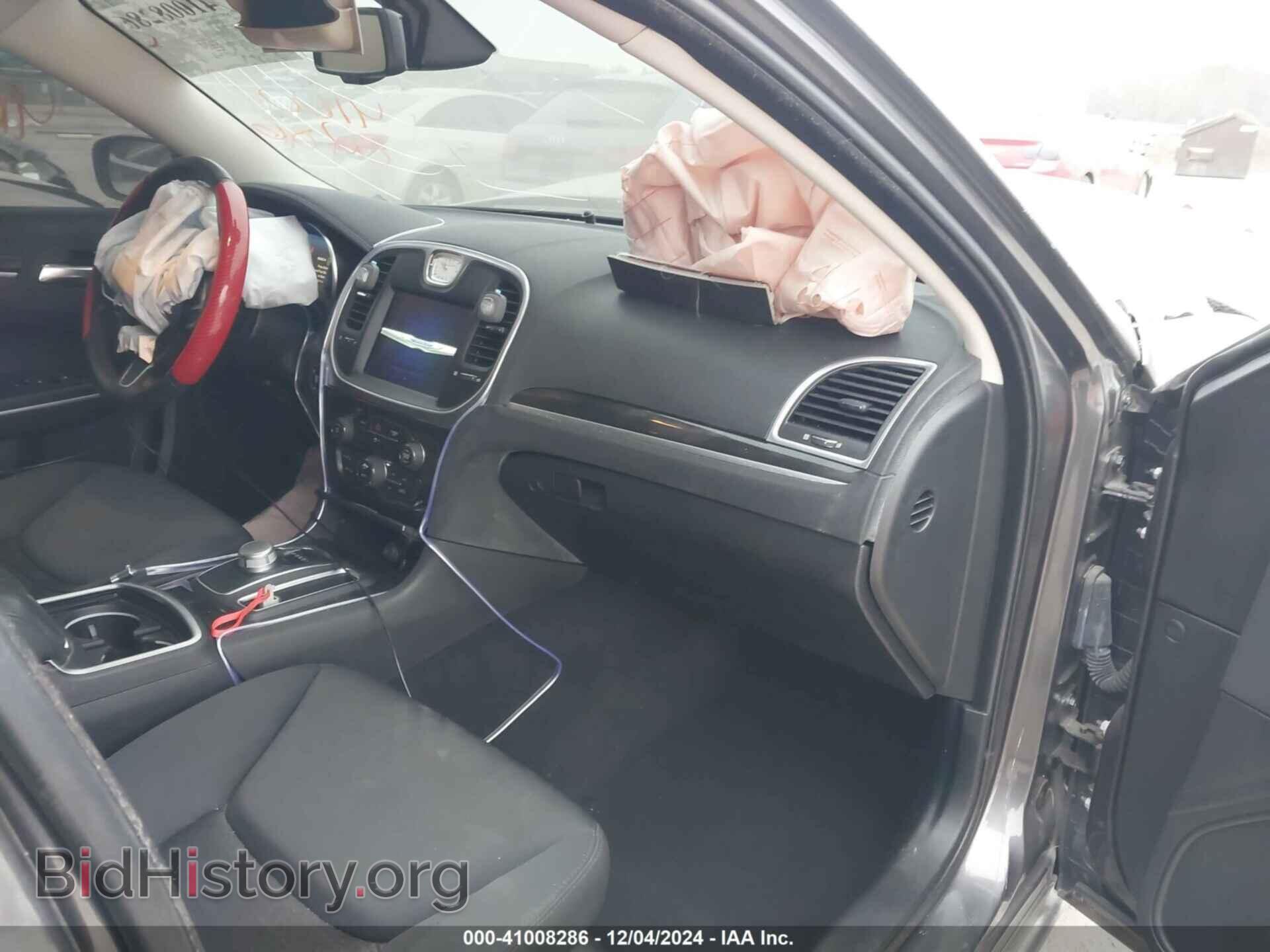 2019 CHRYSLER 300 - VIN: 2C3CCARG1KH611054 - Фото 5