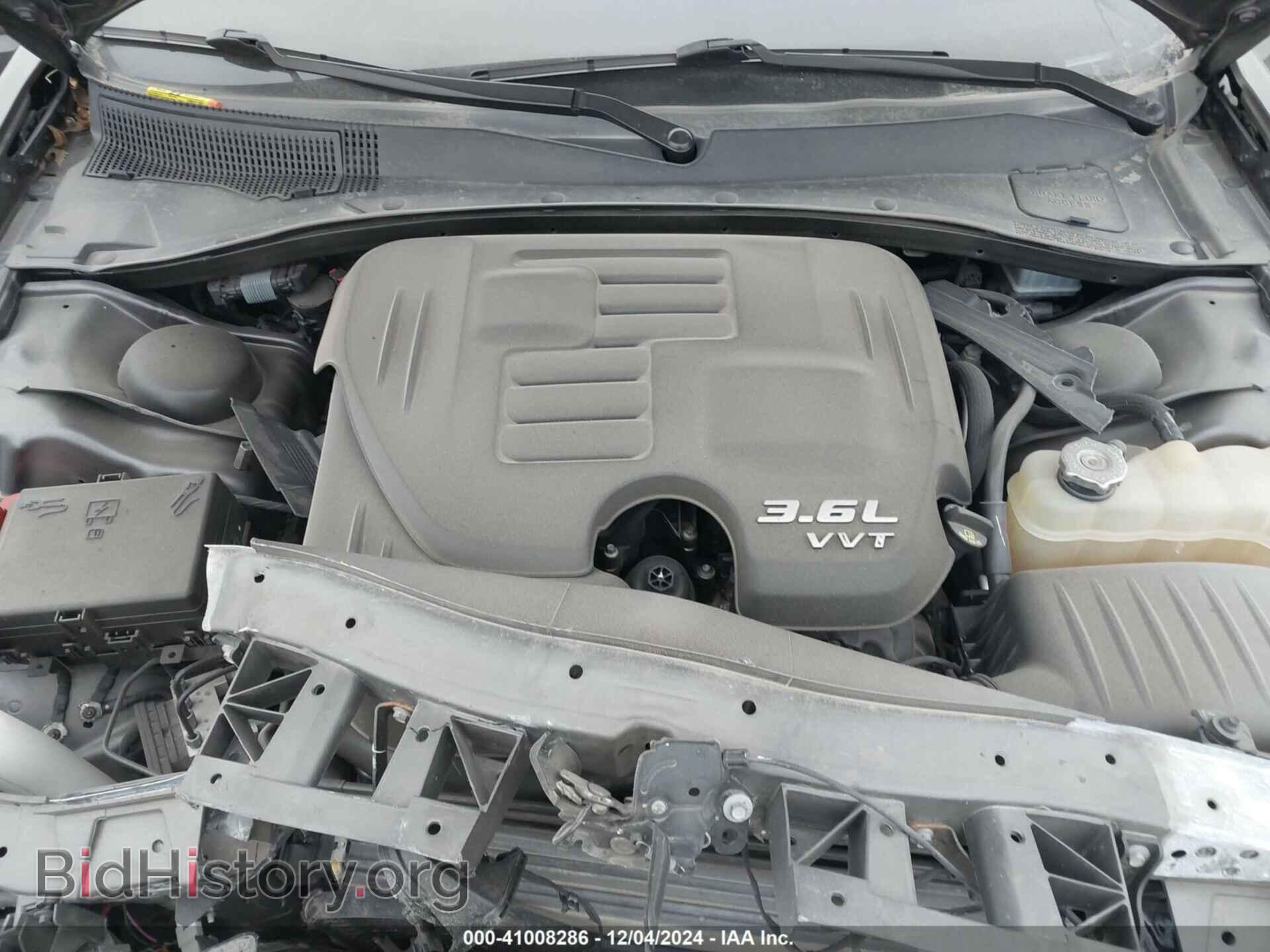 2019 CHRYSLER 300 - VIN: 2C3CCARG1KH611054 - Фото 10