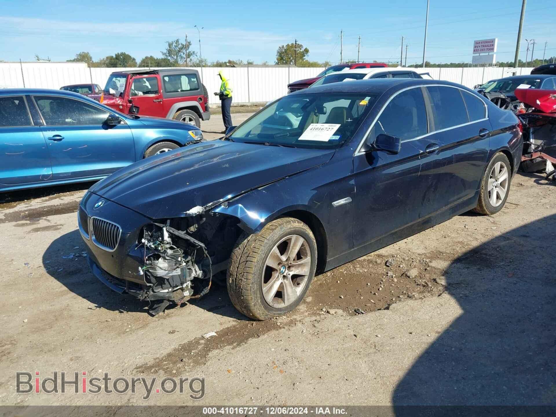 2011 BMW 528I - VIN: WBAFR1C57BC741712 - Фото 2