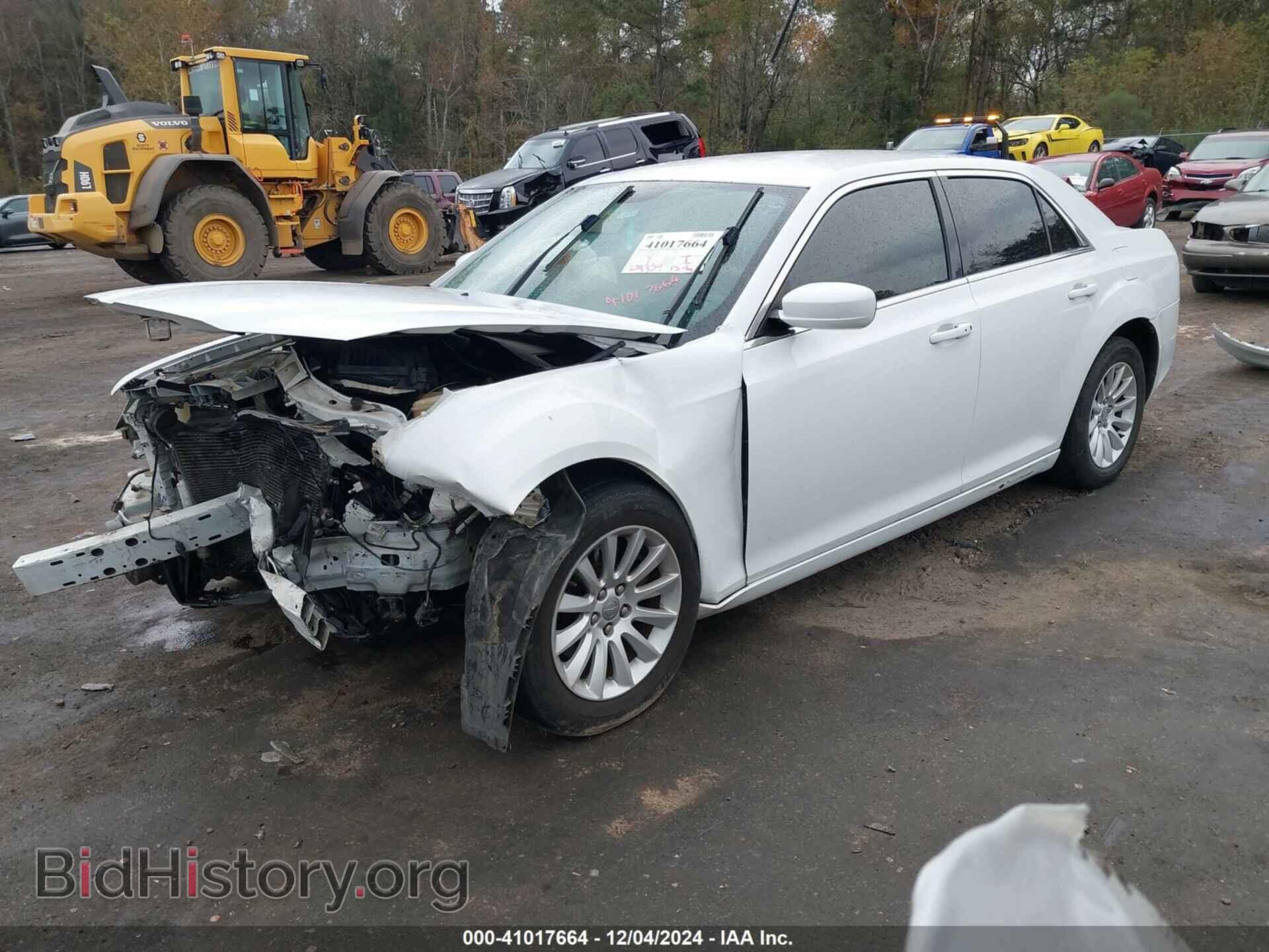 2014 CHRYSLER 300 - VIN: 2C3CCAAG0EH255342 - Фото 2