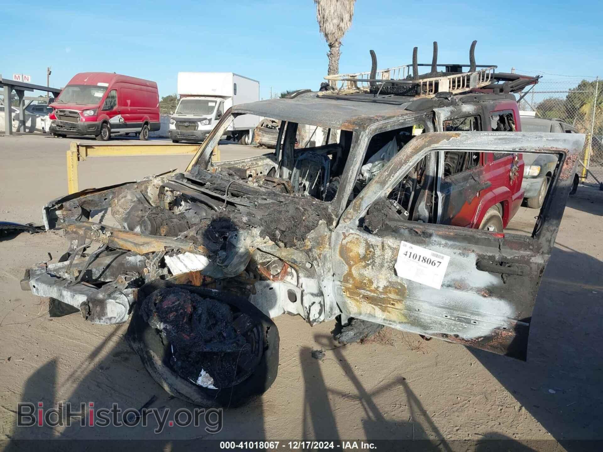 2006 JEEP COMMANDER - VIN: 1J8HH48K86C323365 - Photo 2
