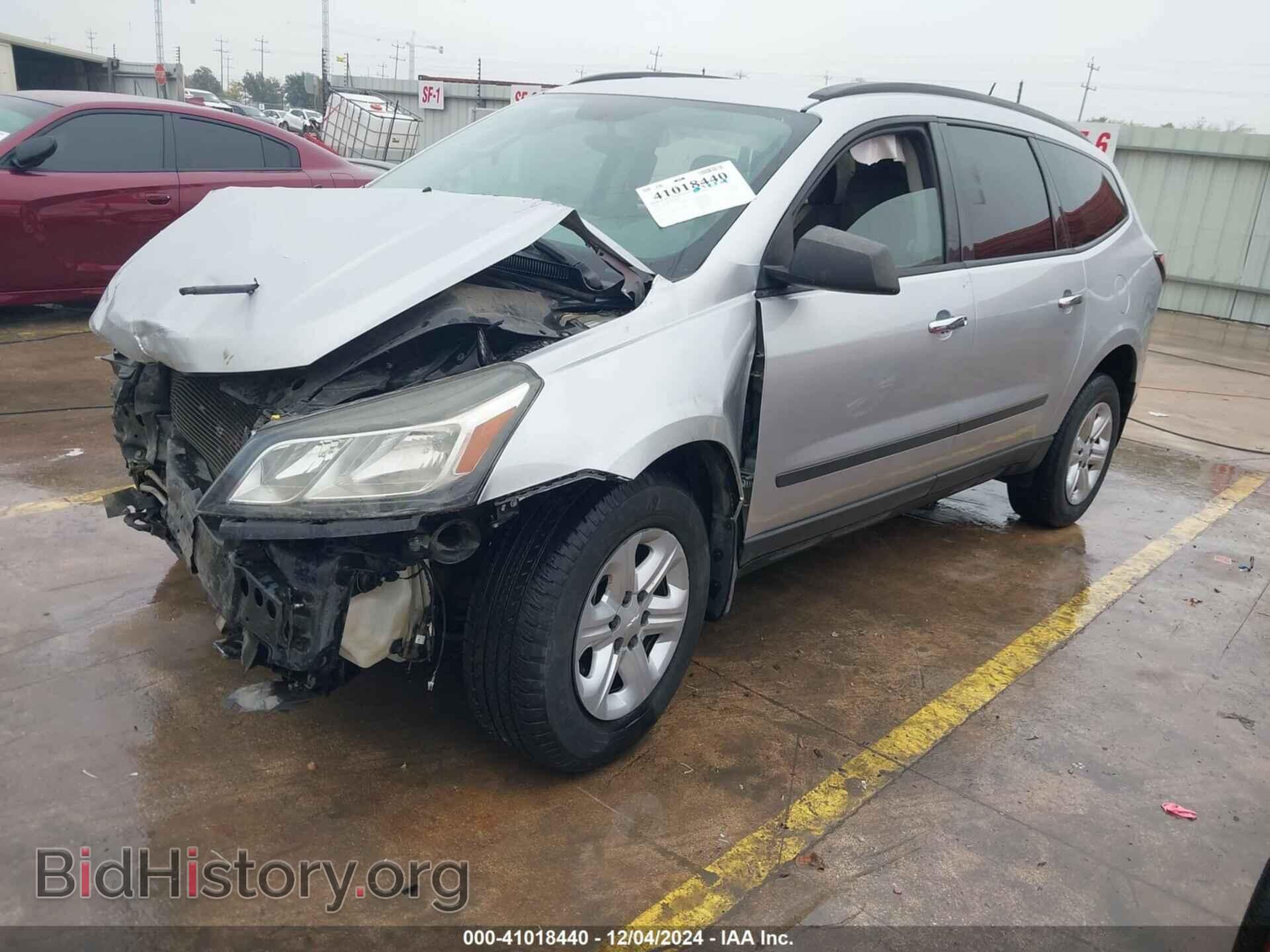 2017 CHEVROLET TRAVERSE - VIN: 1GNKRFKD4HJ159182 - Фото 2