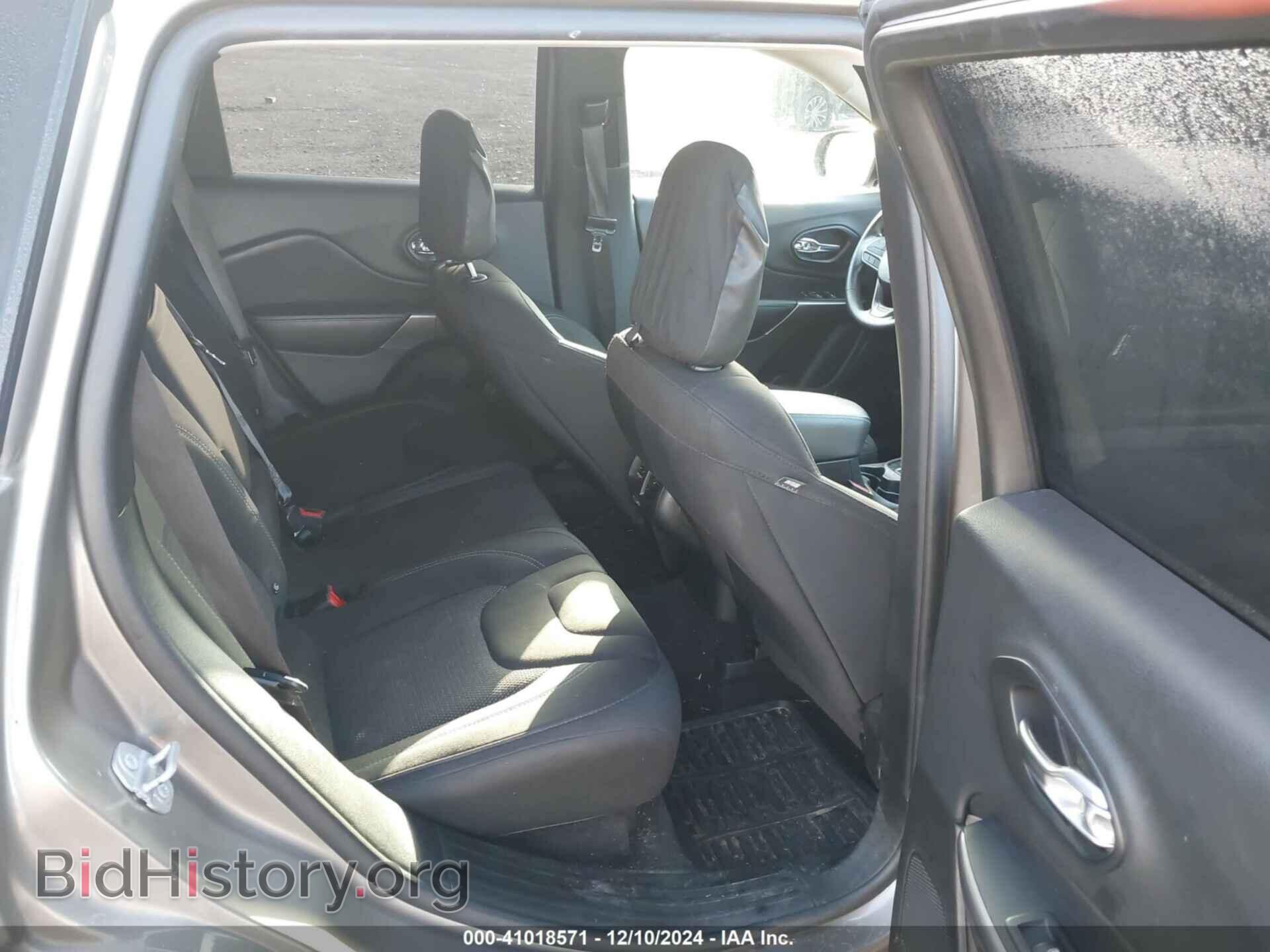 2019 JEEP CHEROKEE - VIN: 1C4PJLCB5KD160381 - Фото 8