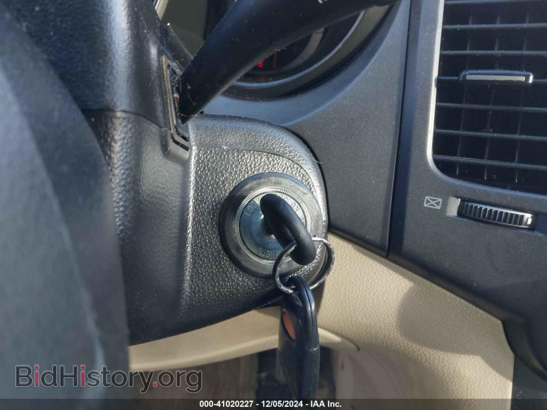 2009 KIA OPTIMA - VIN: KNAGE228695359610 - Фото 11