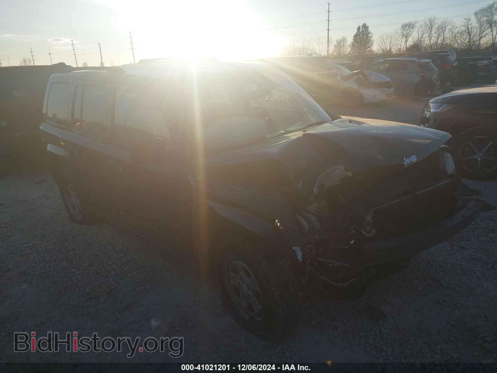 Photo 1J4NT1GA3BD105395 - JEEP PATRIOT 2011