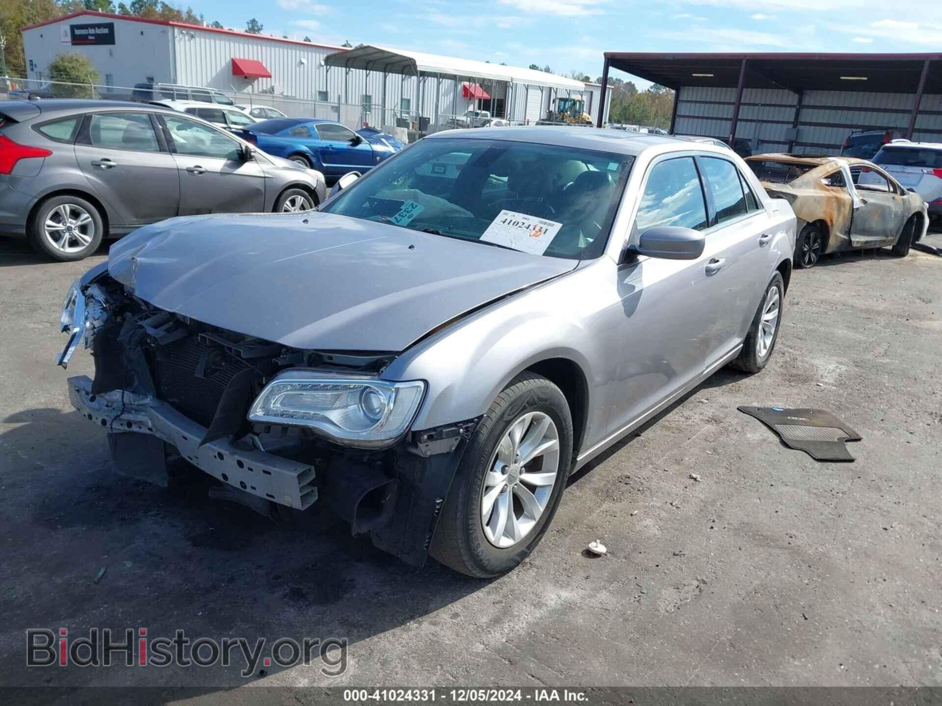 2015 CHRYSLER 300 - VIN: 2C3CCAAG3FH930201 - Фото 2