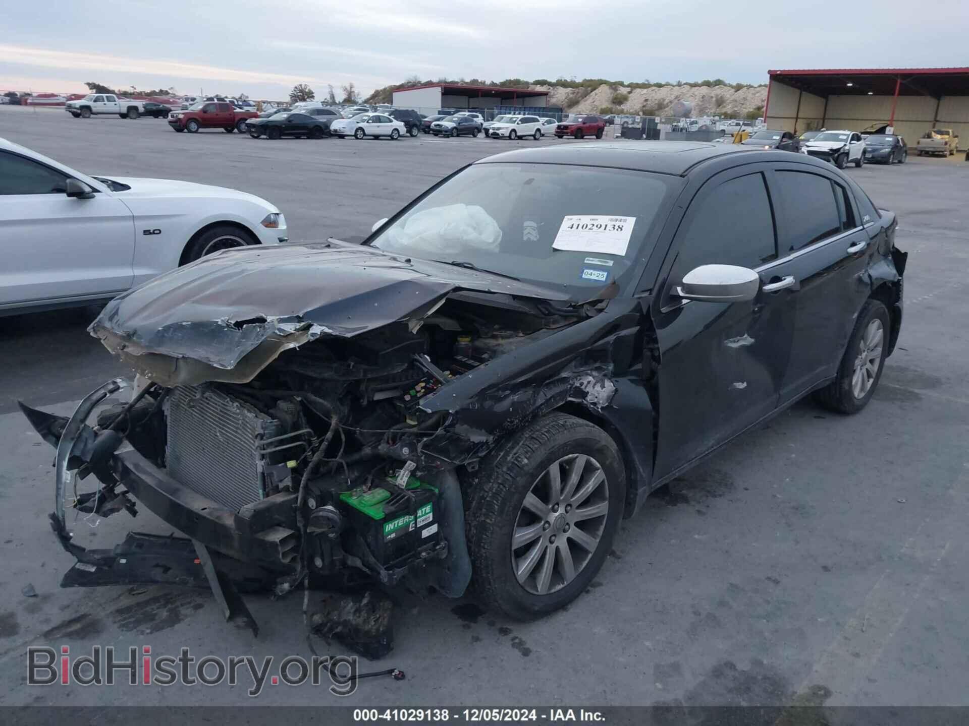 2013 CHRYSLER 200 - VIN: 1C3CCBCG4DN516447 - Фото 2