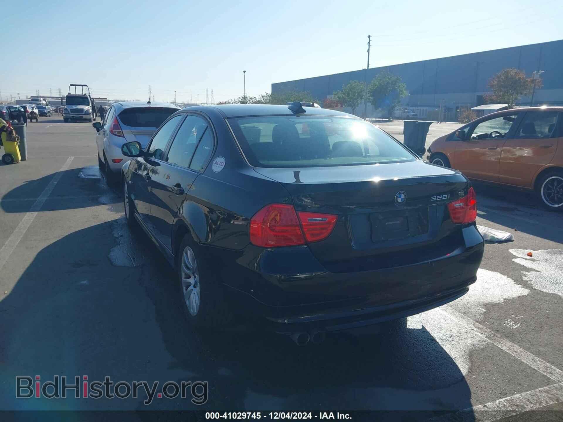 2009 BMW 328I - VIN: WBAPH53569A438635 - Фото 3