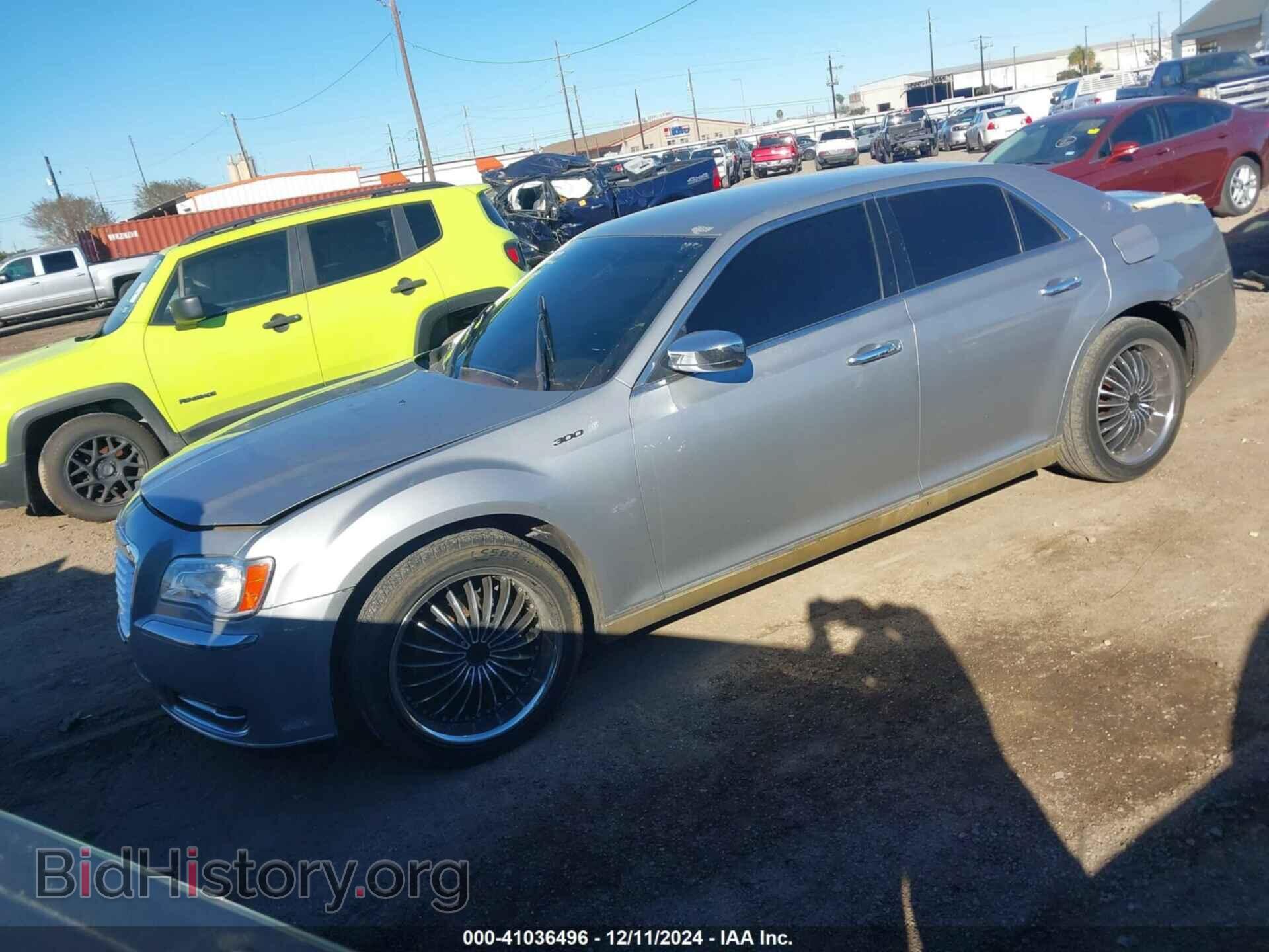 2011 CHRYSLER 300 - VIN: 2C3CA5CG9BH546329 - Фото 2