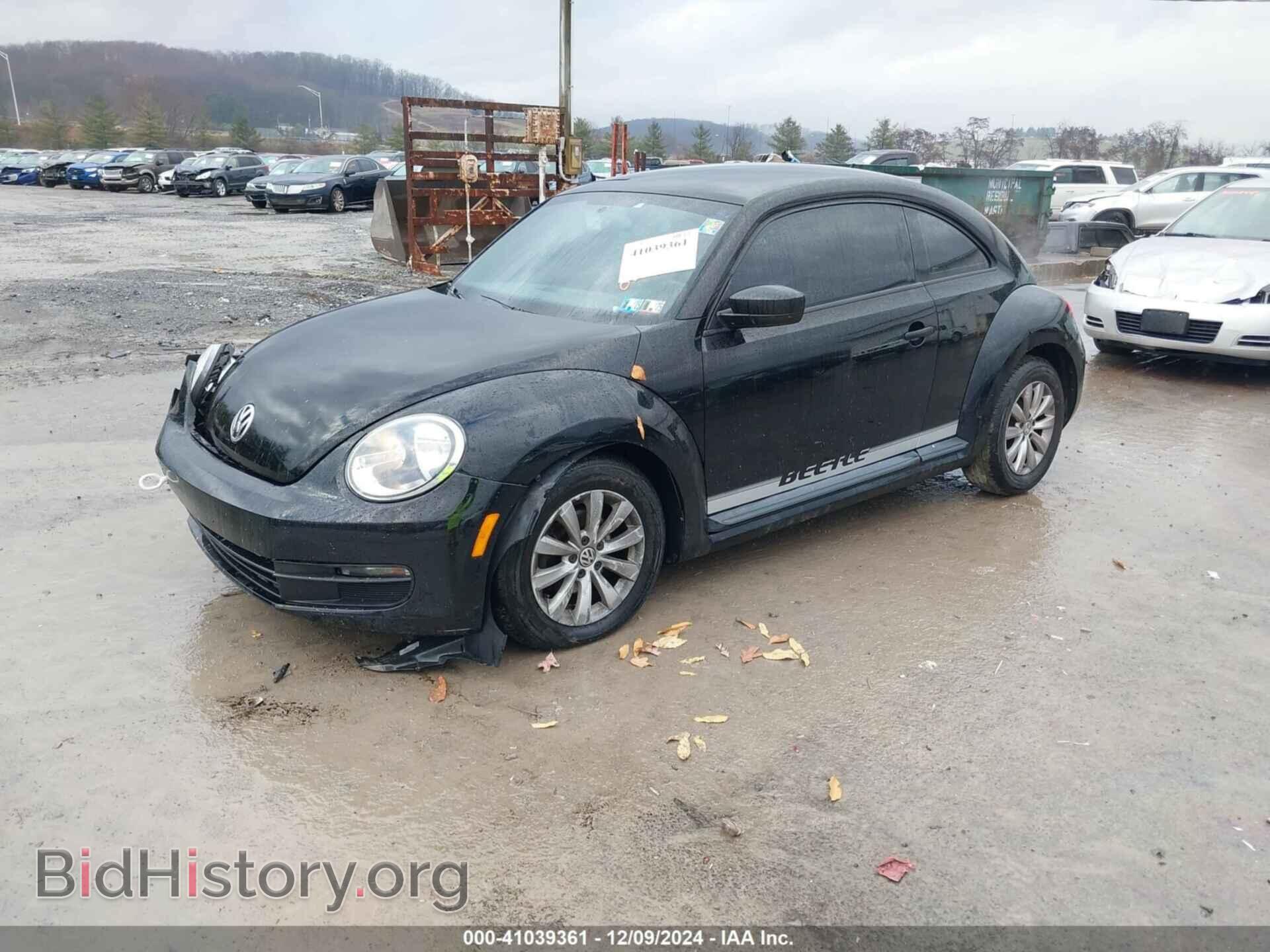 2014 VOLKSWAGEN BEETLE - VIN: 3VWFP7AT3EM628806 - Фото 2