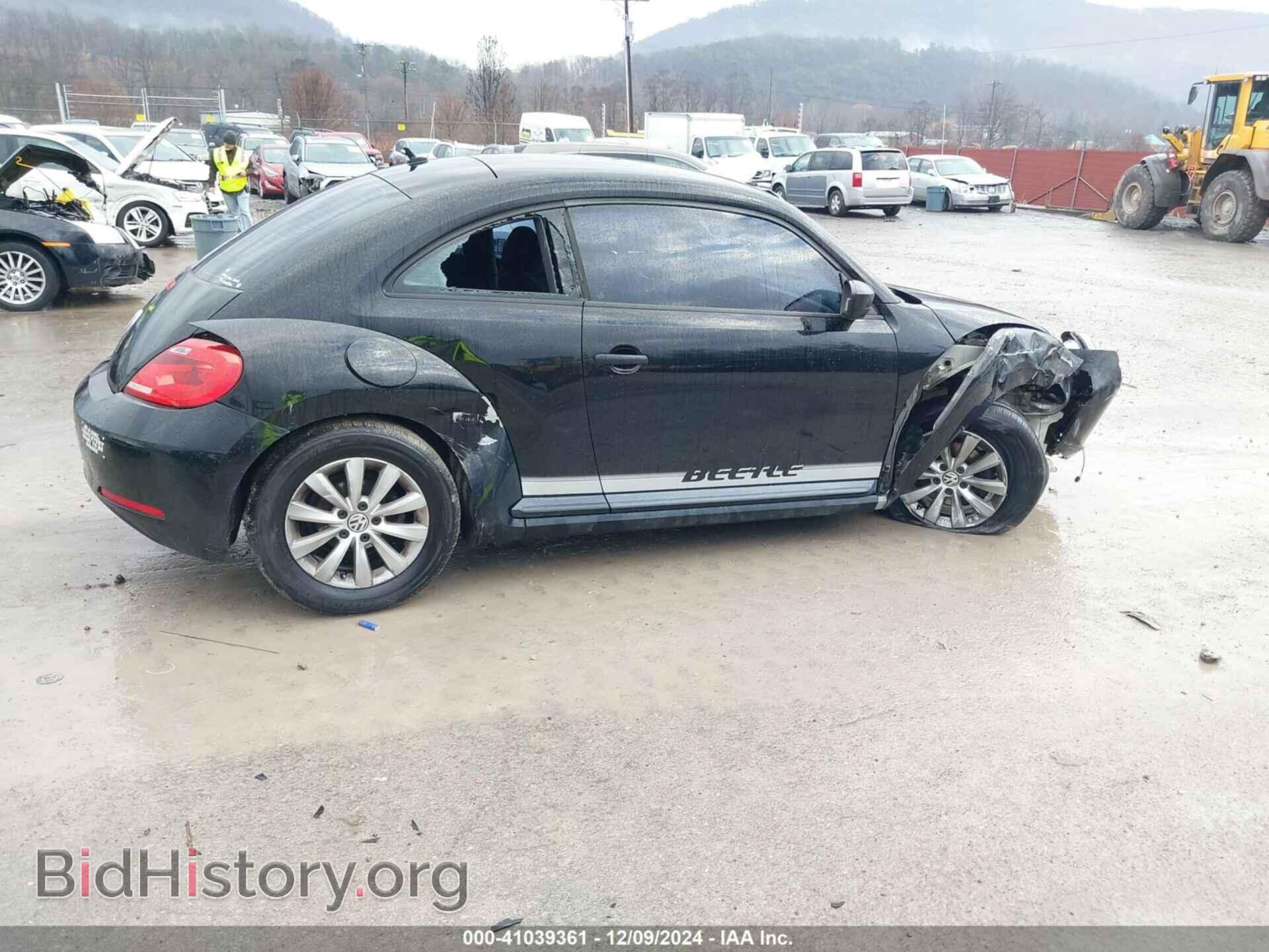2014 VOLKSWAGEN BEETLE - VIN: 3VWFP7AT3EM628806 - Фото 6