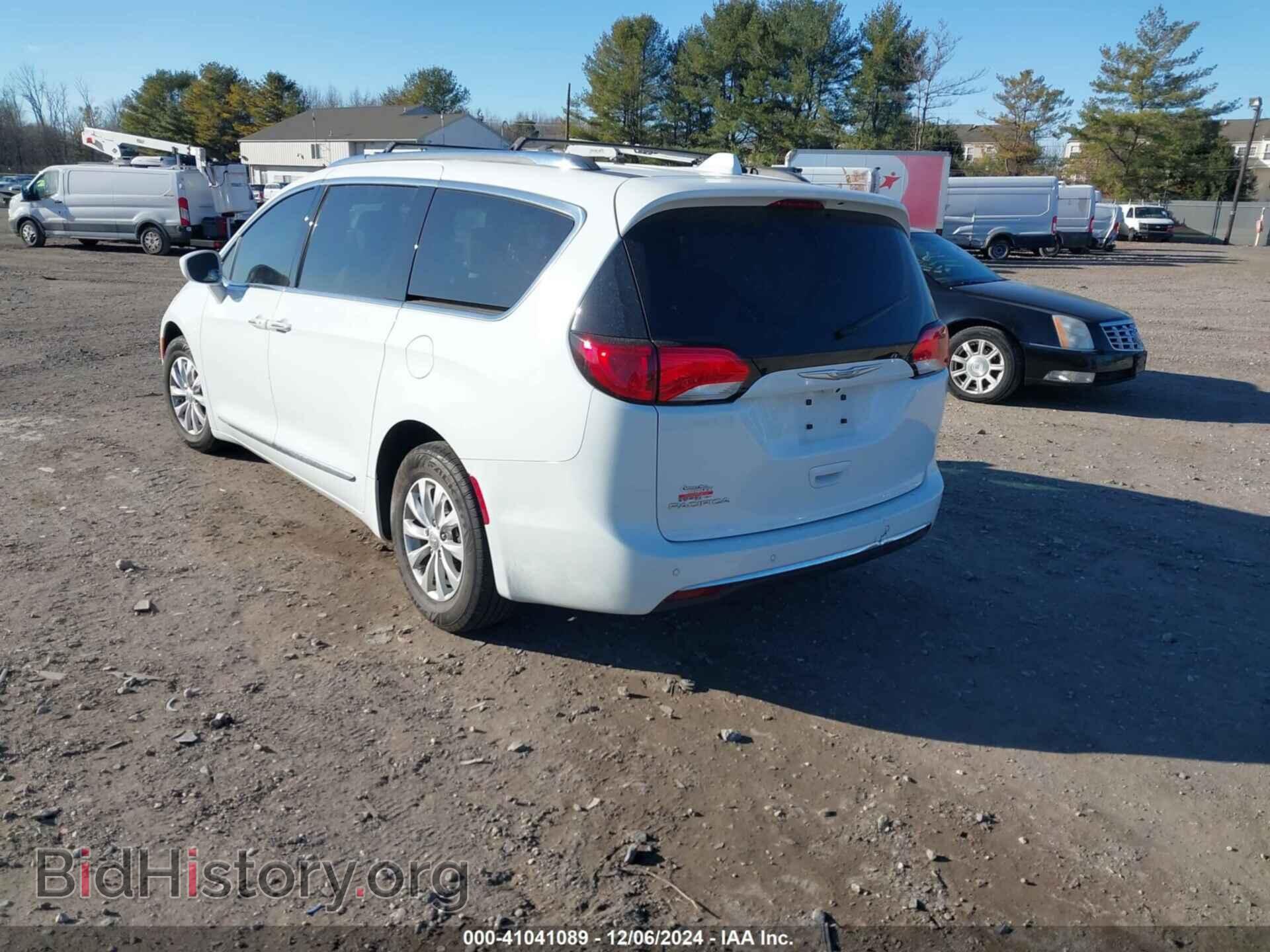 2018 CHRYSLER PACIFICA - VIN: 2C4RC1EGXJR111303 - Фото 3