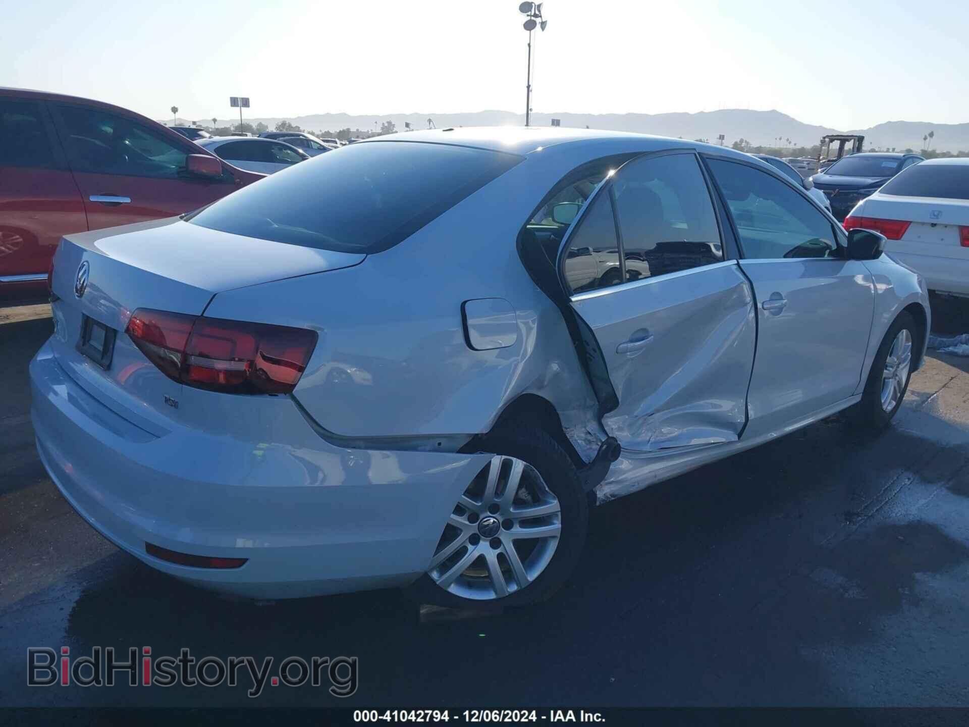 2017 VOLKSWAGEN JETTA - VIN: 3VW2B7AJ4HM376385 - Фото 4