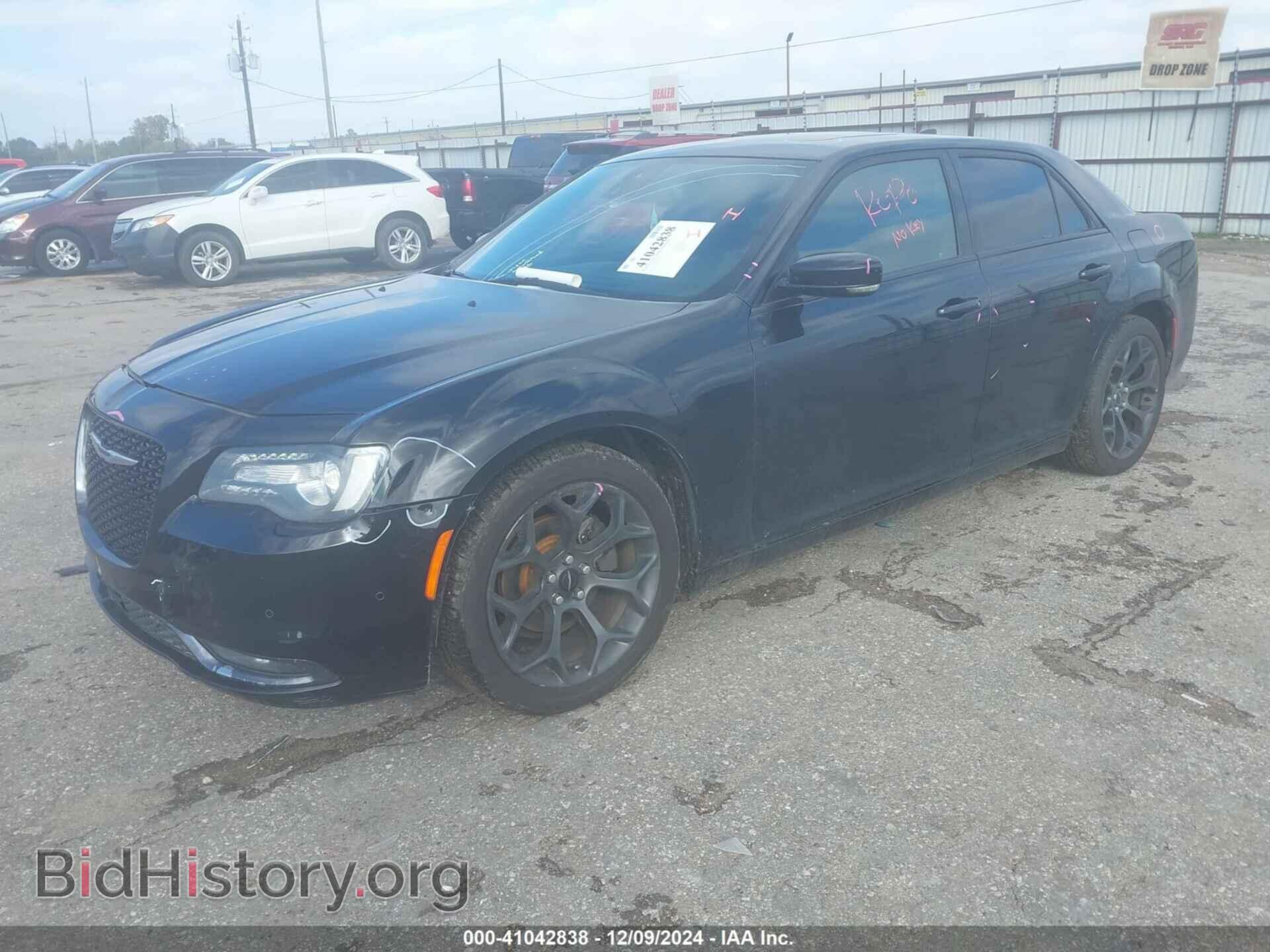 2016 CHRYSLER 300 - VIN: 2C3CCABG3GH329080 - Фото 2