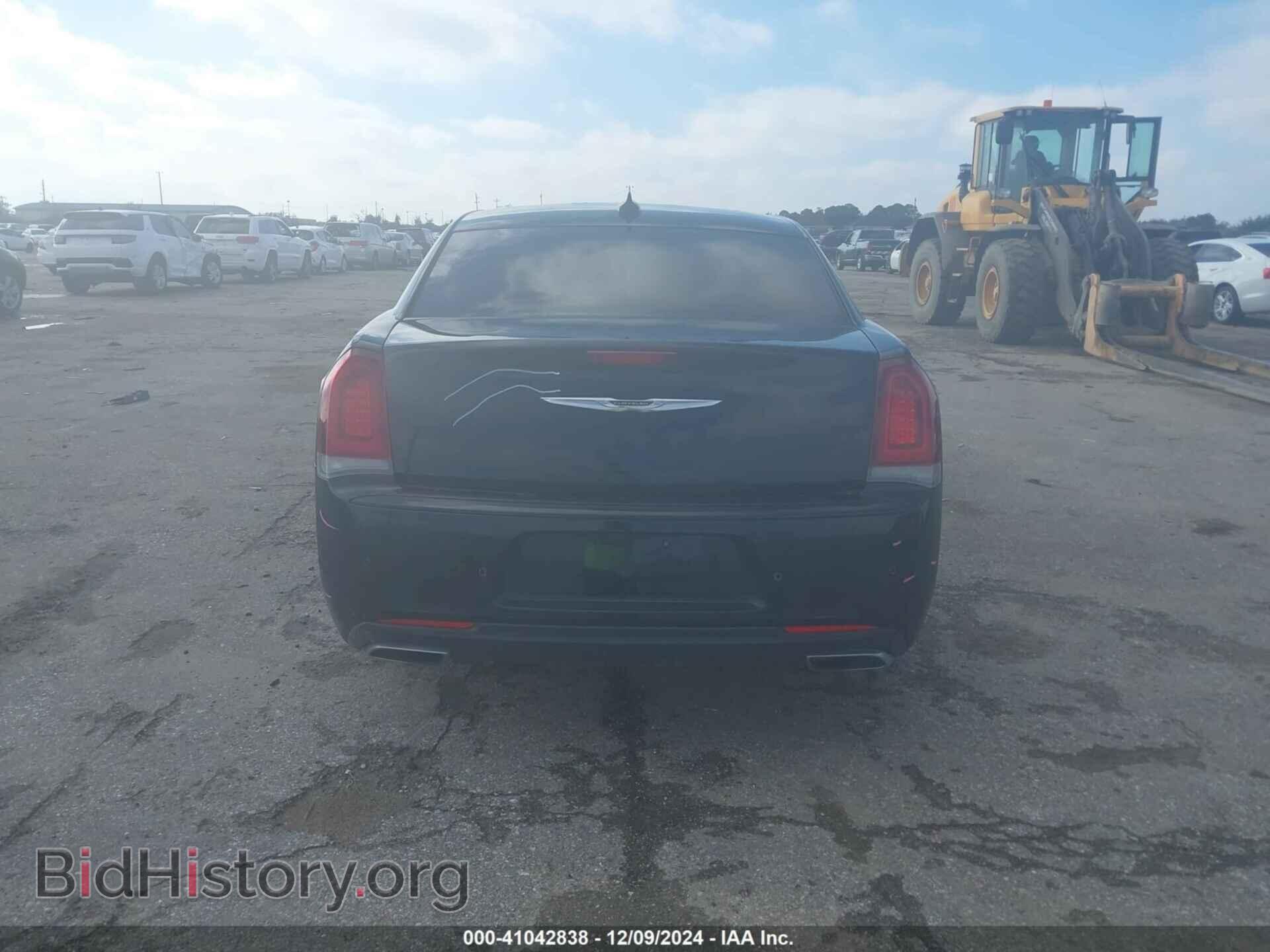 2016 CHRYSLER 300 - VIN: 2C3CCABG3GH329080 - Фото 16