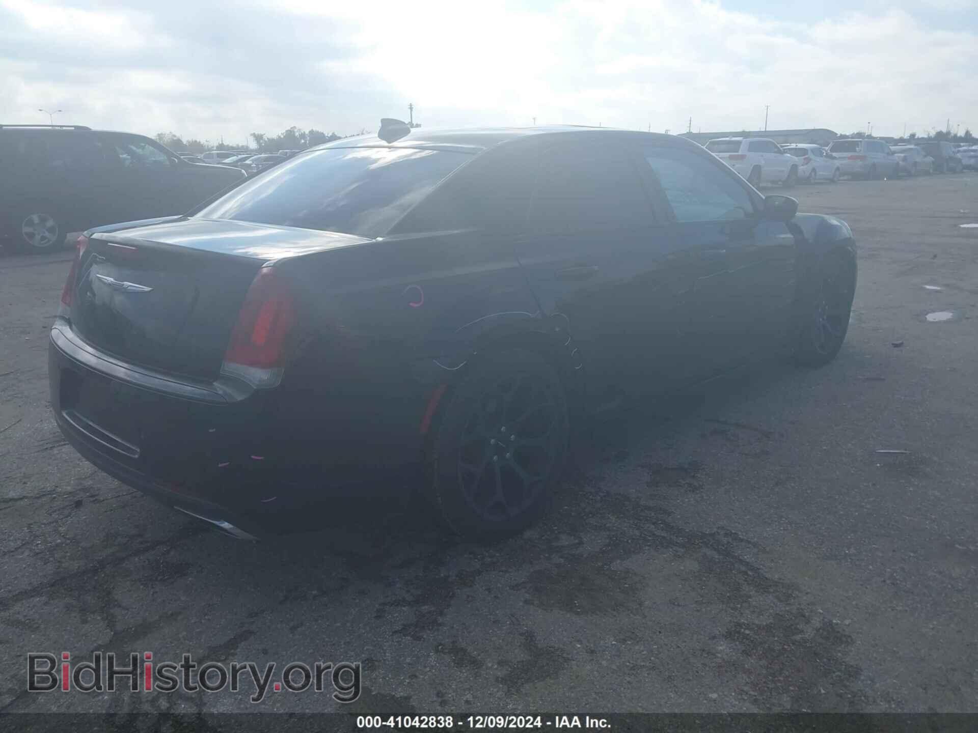 2016 CHRYSLER 300 - VIN: 2C3CCABG3GH329080 - Фото 4