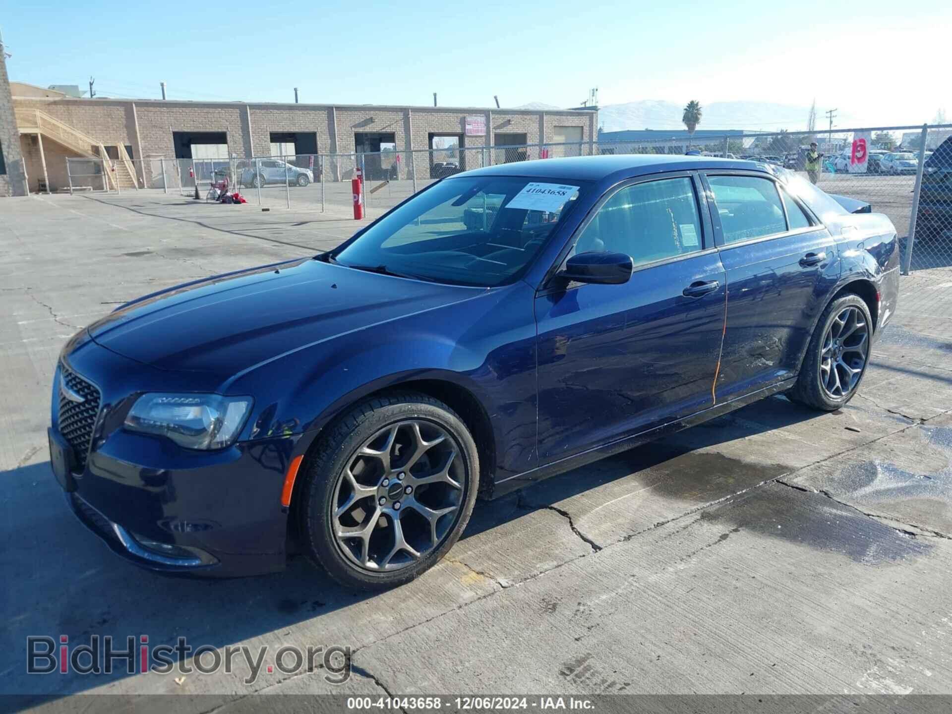 2017 CHRYSLER 300 - VIN: 2C3CCABG2HH512195 - Фото 2