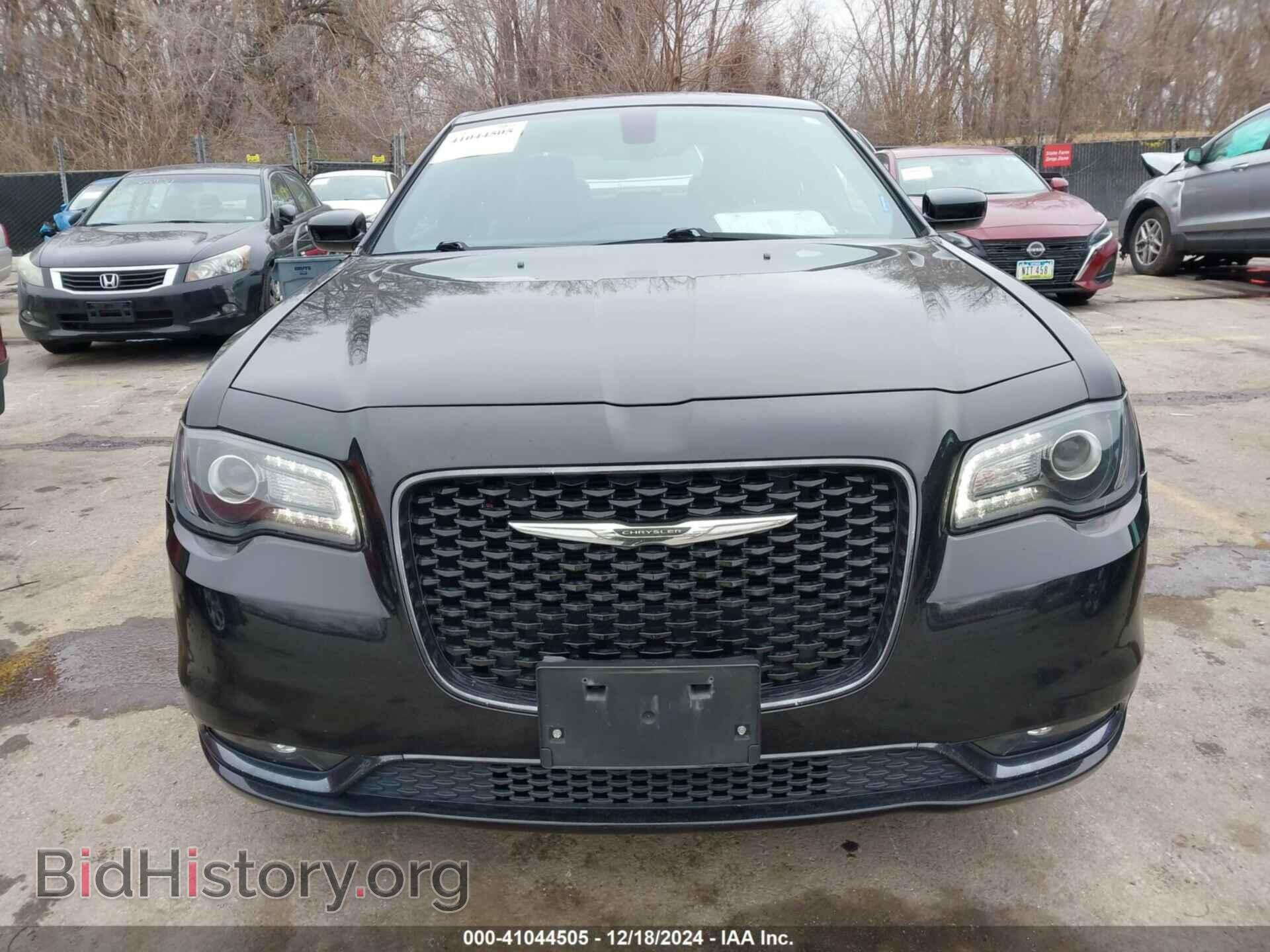2019 CHRYSLER 300 - VIN: 2C3CCAGGXKH566439 - Фото 6
