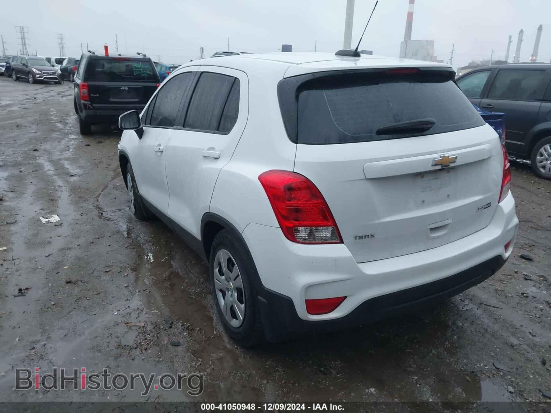 2018 CHEVROLET TRAX - VIN: 3GNCJKSB7JL340133 - Фото 3