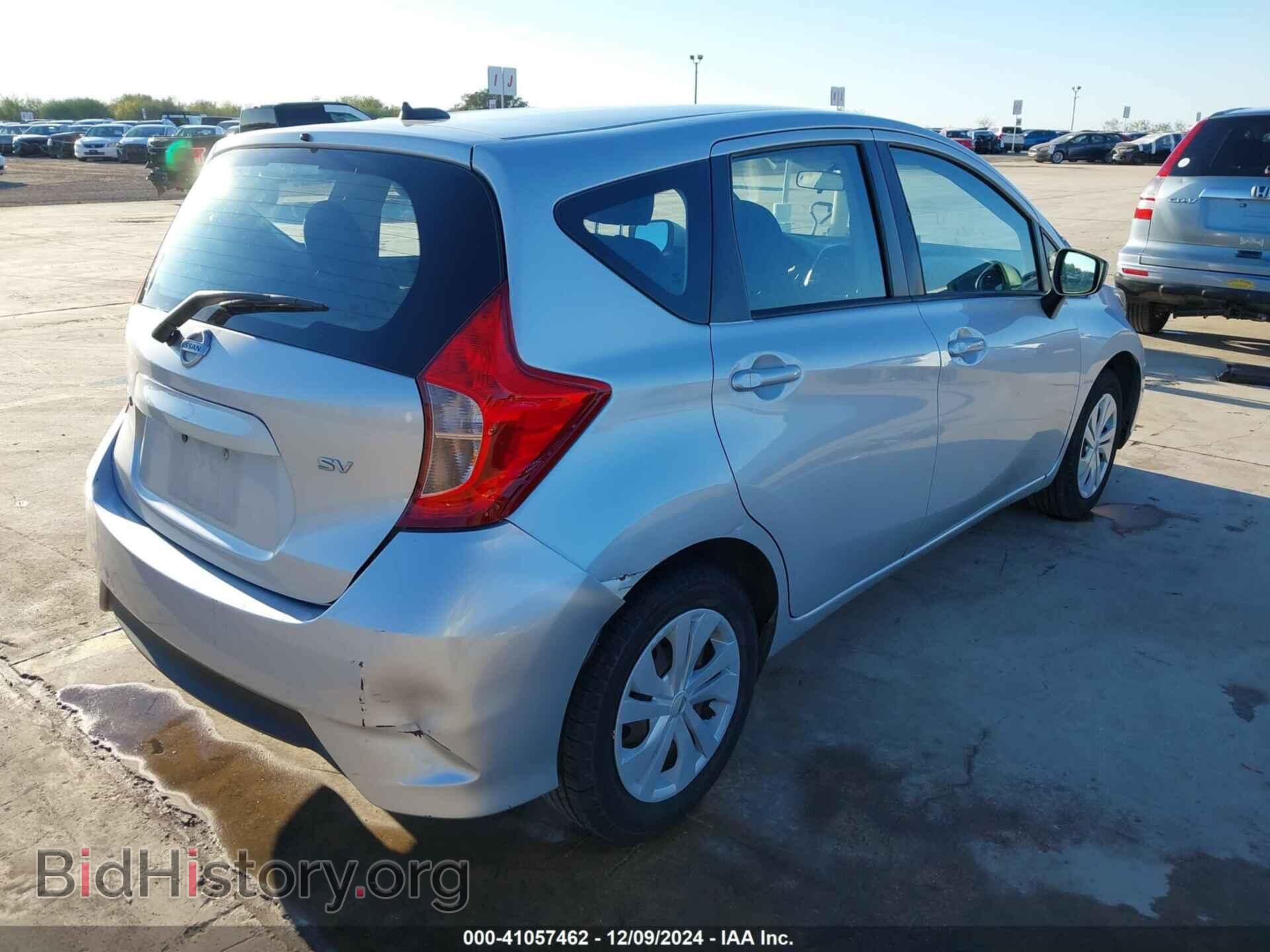2018 NISSAN VERSA NOTE - VIN: 3N1CE2CP3JL364990 - Фото 4
