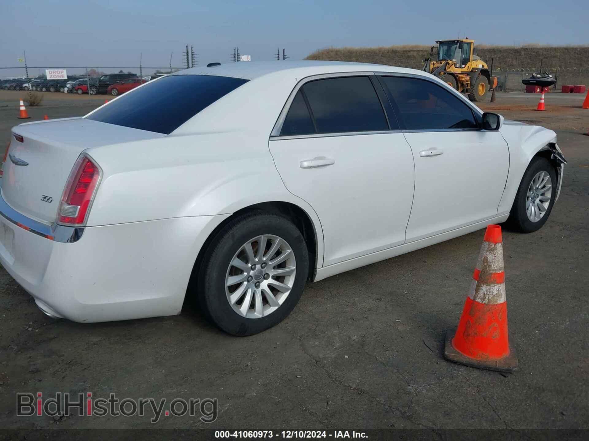 2011 CHRYSLER 300 - VIN: 2C3CA4CG0BH528618 - Фото 4