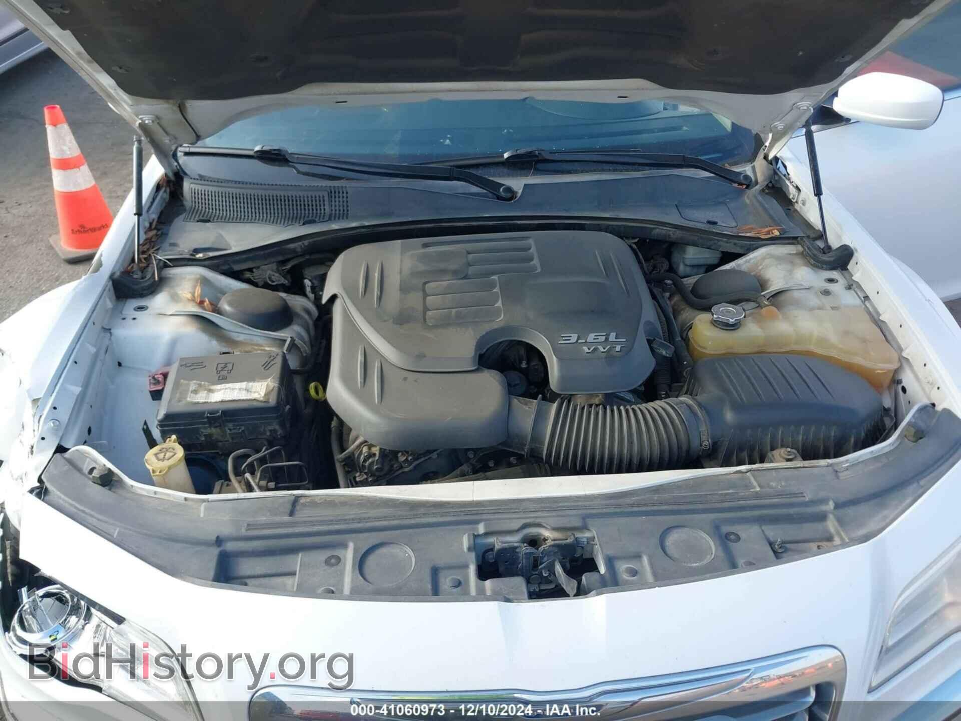2011 CHRYSLER 300 - VIN: 2C3CA4CG0BH528618 - Фото 10