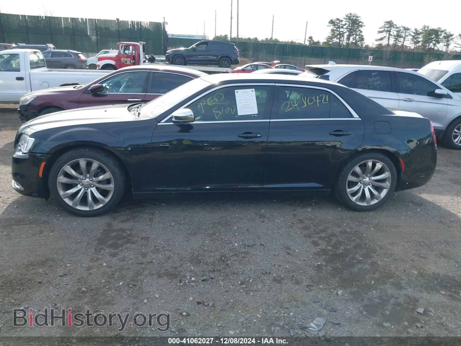 2019 CHRYSLER 300 - VIN: 2C3CCAAG4KH601680 - Фото 13