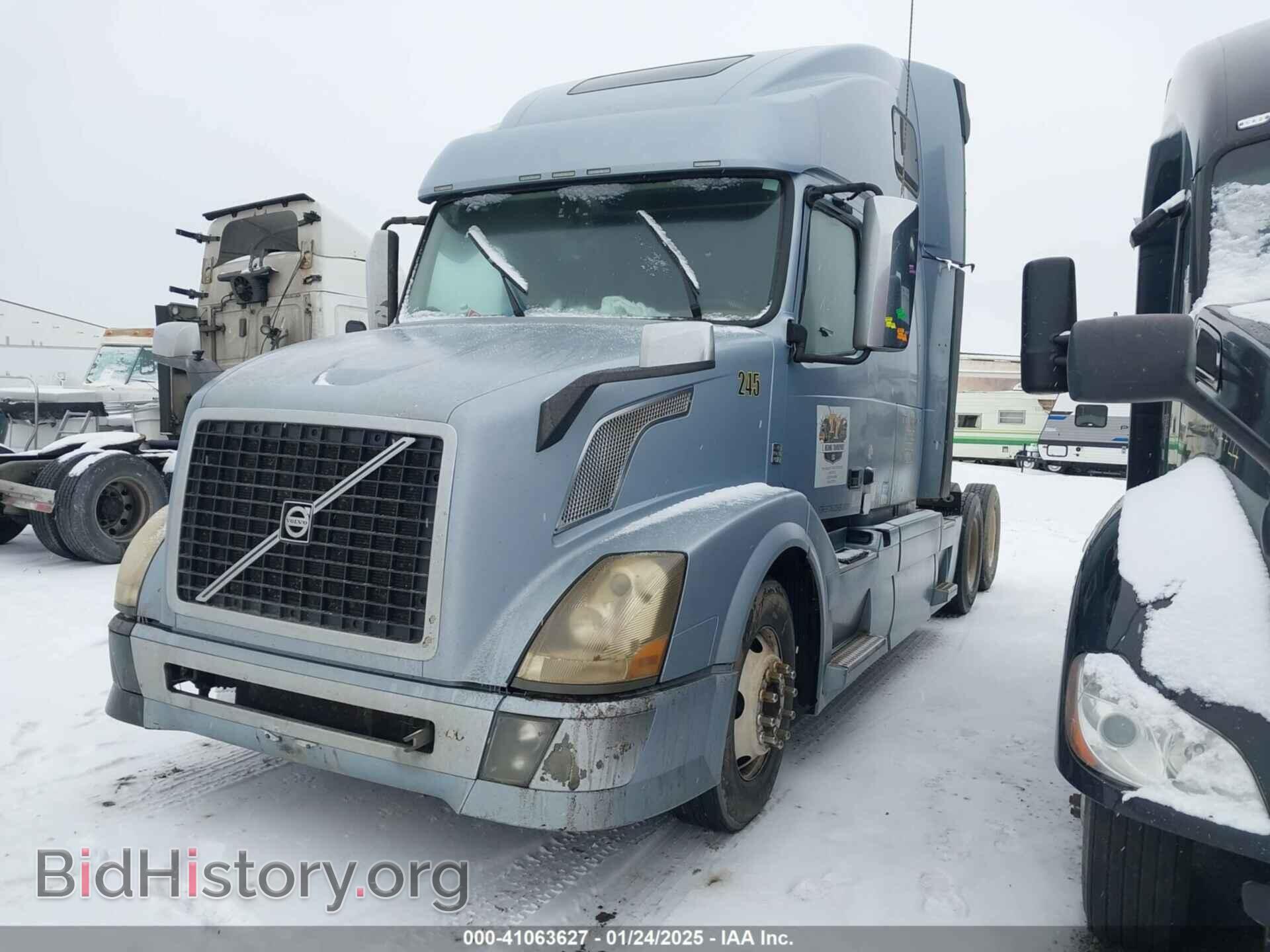 2015 VOLVO VN - VIN: 4V4NC9EH7FN914195 - Фото 2