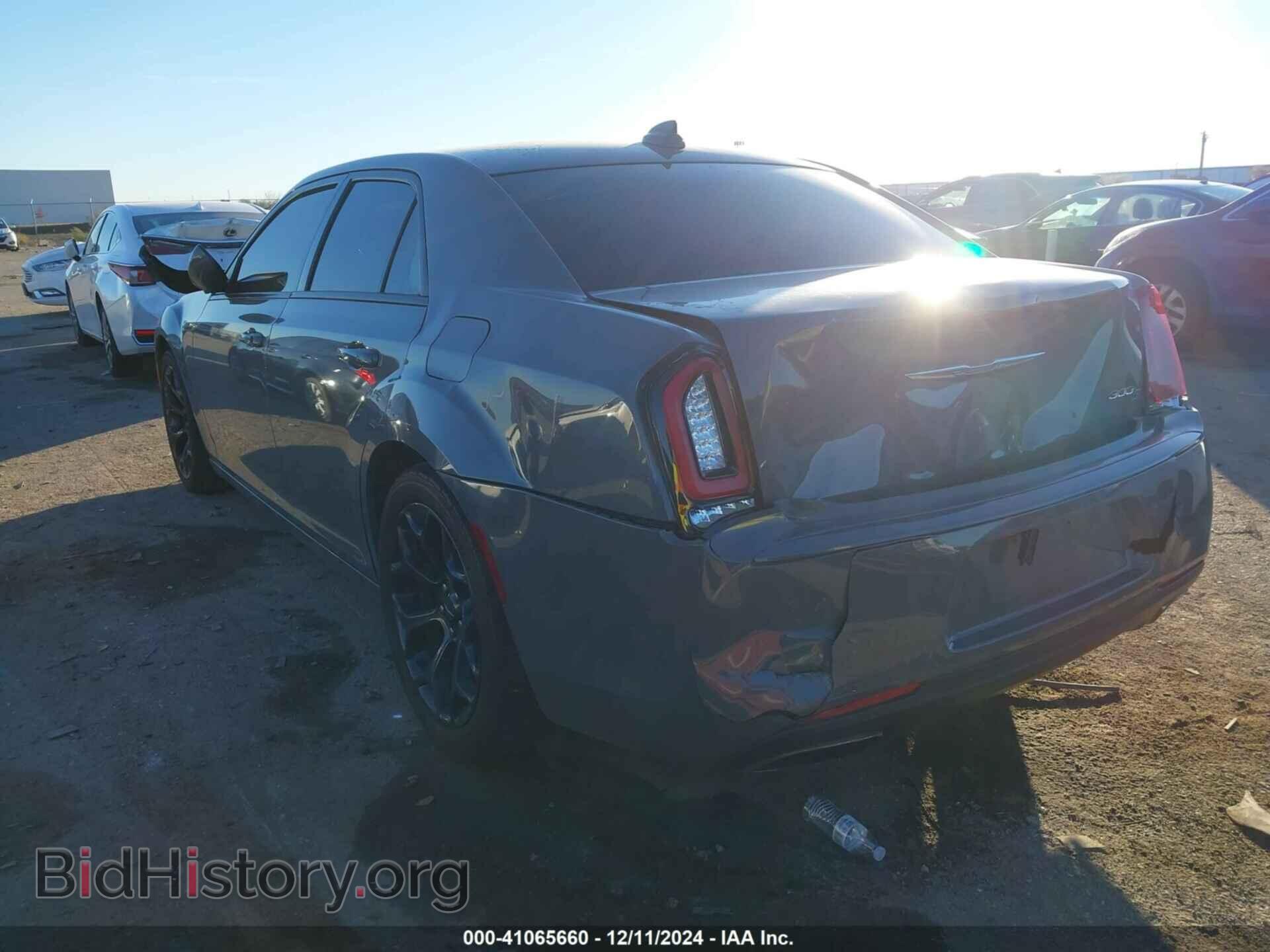 2019 CHRYSLER 300 - VIN: 2C3CCABGXKH548837 - Фото 3