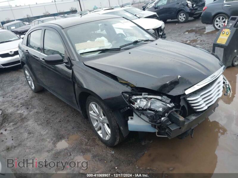 2012 Chrysler 200 Touring (VIN 1C3CCBBB2CN164246) — фото 1 из 17, IAAI