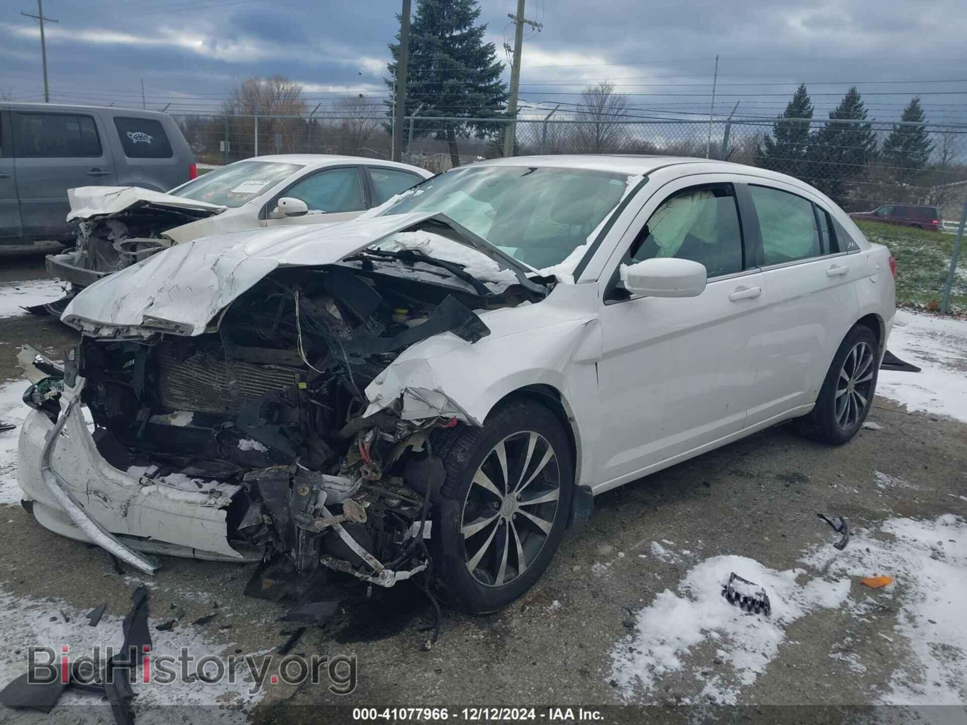 2013 CHRYSLER 200 - VIN: 1C3CCBCG6DN718139 - Фото 2