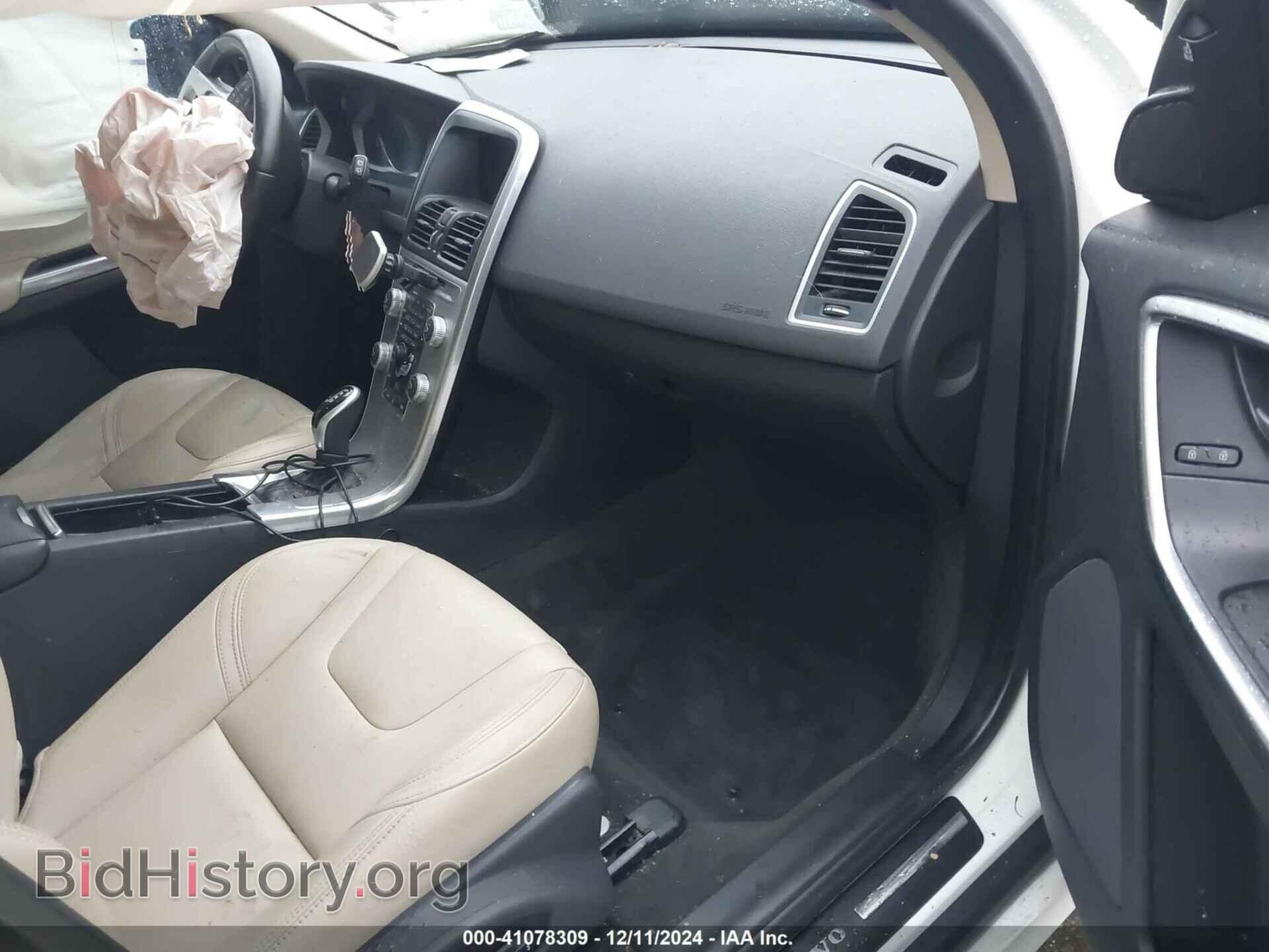 2017 VOLVO XC60 - VIN: YV440MDRXH2124128 - Фото 5