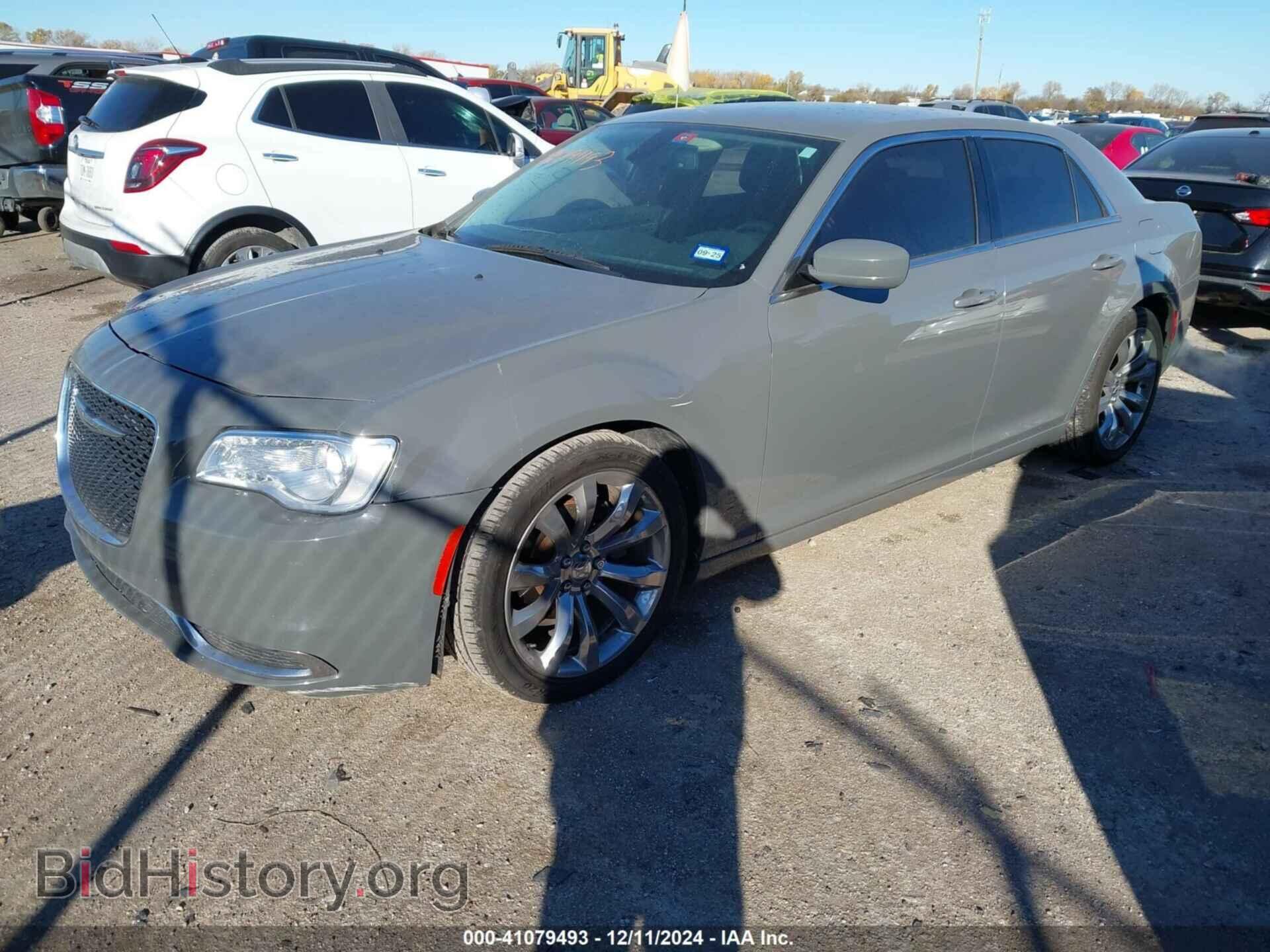 2017 CHRYSLER 300 - VIN: 2C3CCAAG8HH646498 - Фото 2