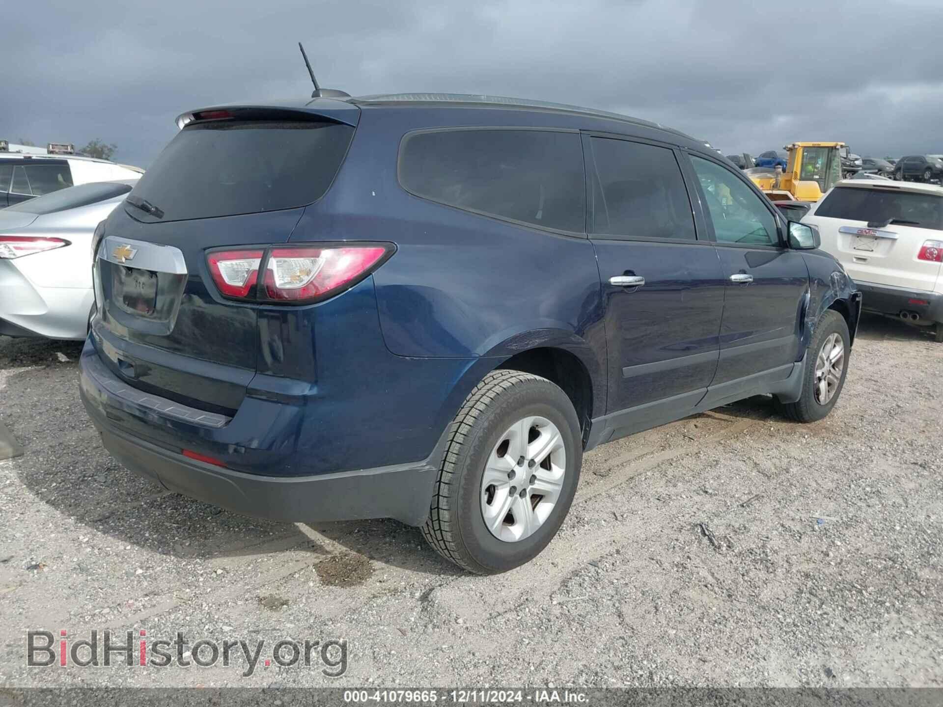 2017 CHEVROLET TRAVERSE - VIN: 1GNKRFED2HJ257400 - Фото 4