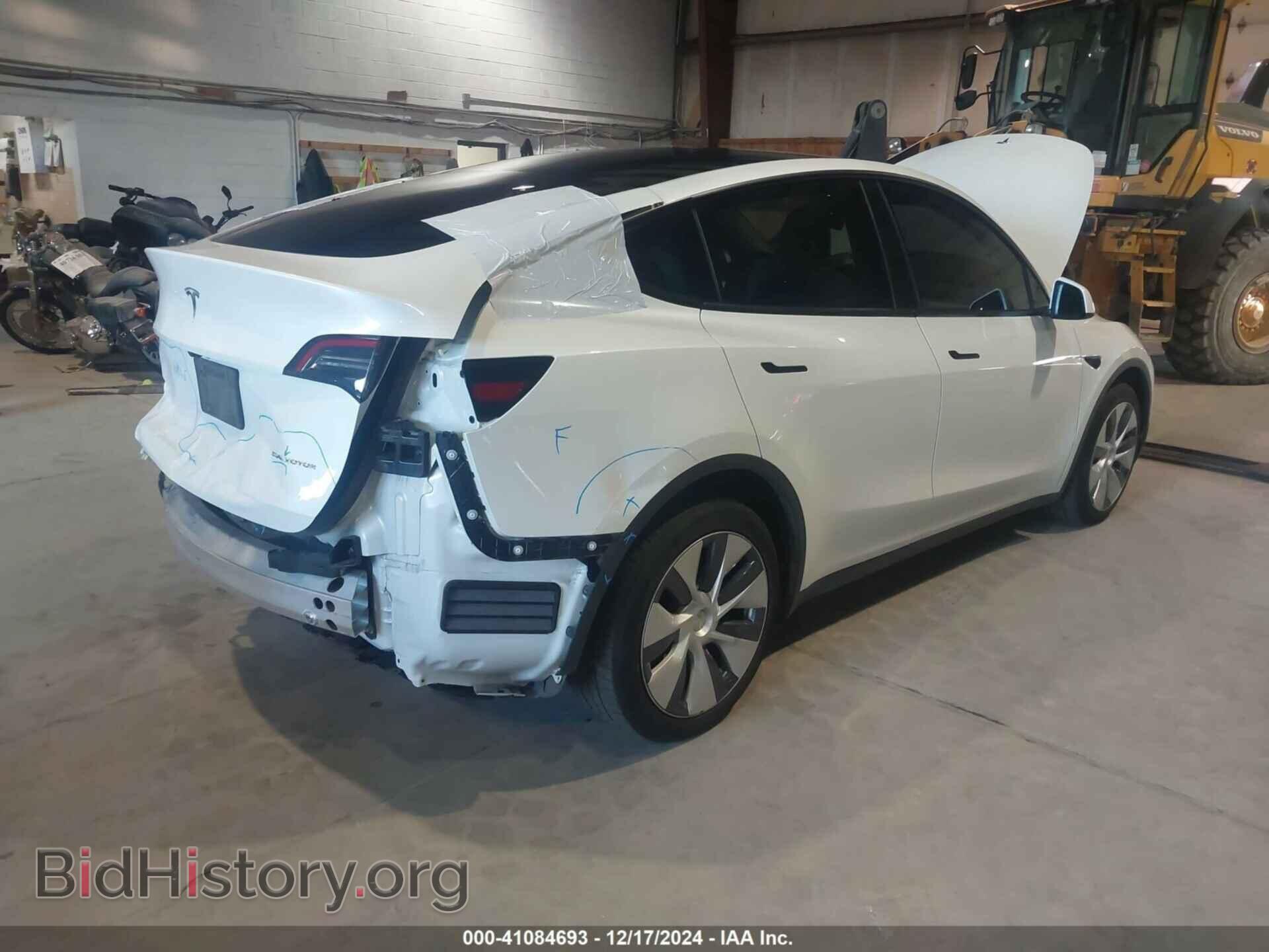 2023 TESLA MODEL Y - VIN: 7SAYGDEEXPF921229 - Фото 4