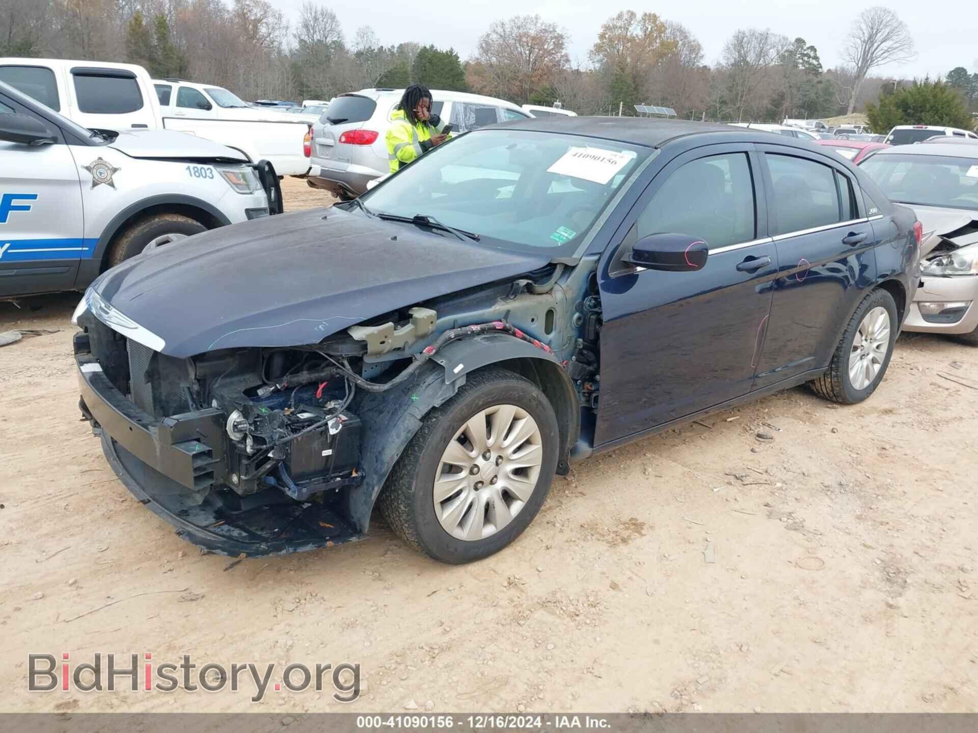 2013 CHRYSLER 200 - VIN: 1C3CCBAG2DN736432 - Фото 2