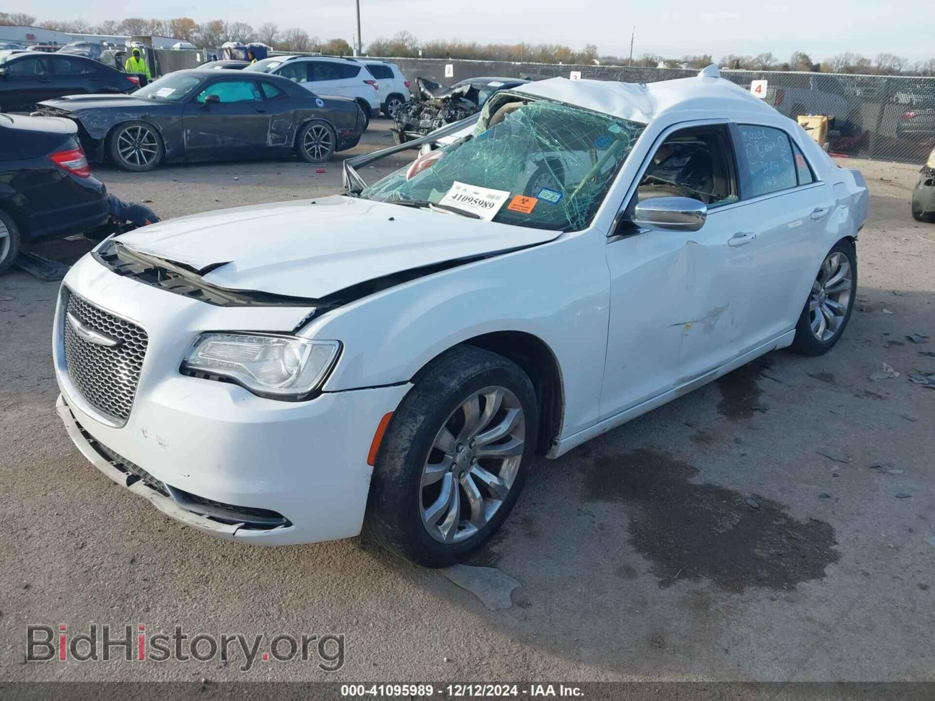 2017 CHRYSLER 300 - VIN: 2C3CCAAG5HH653439 - Фото 2