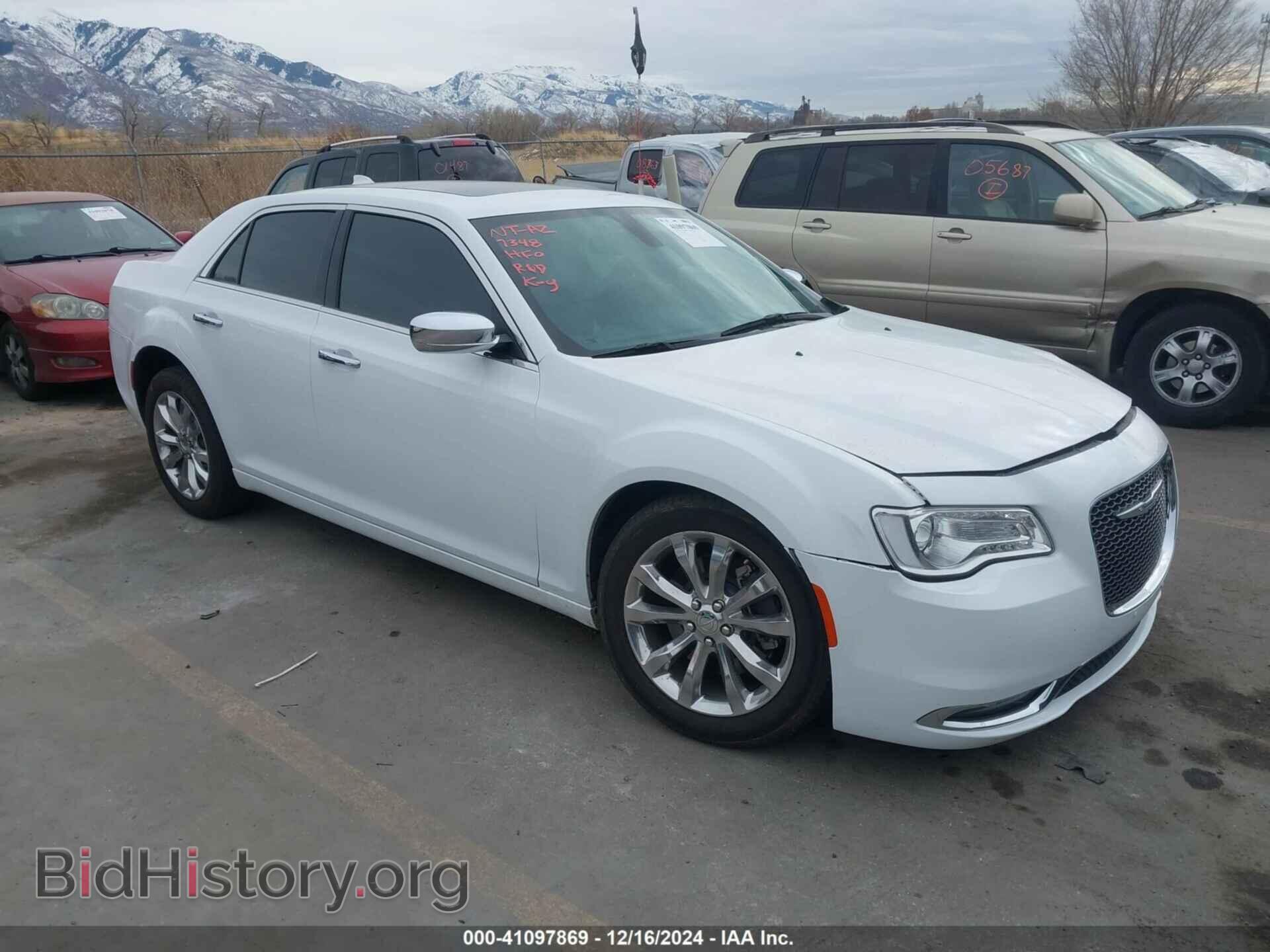 Фотография 2C3CCAKG3HH565620 - CHRYSLER 300C 2017