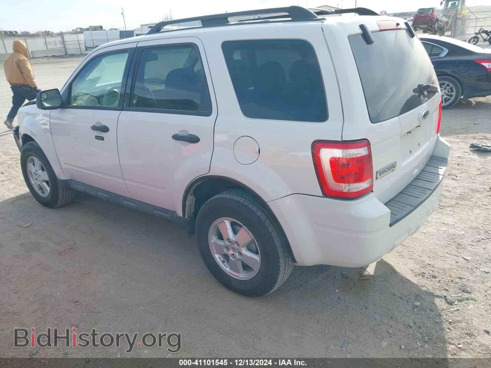 2010 FORD ESCAPE - VIN: 1FMCU0D72AKA32832 - Фото 3