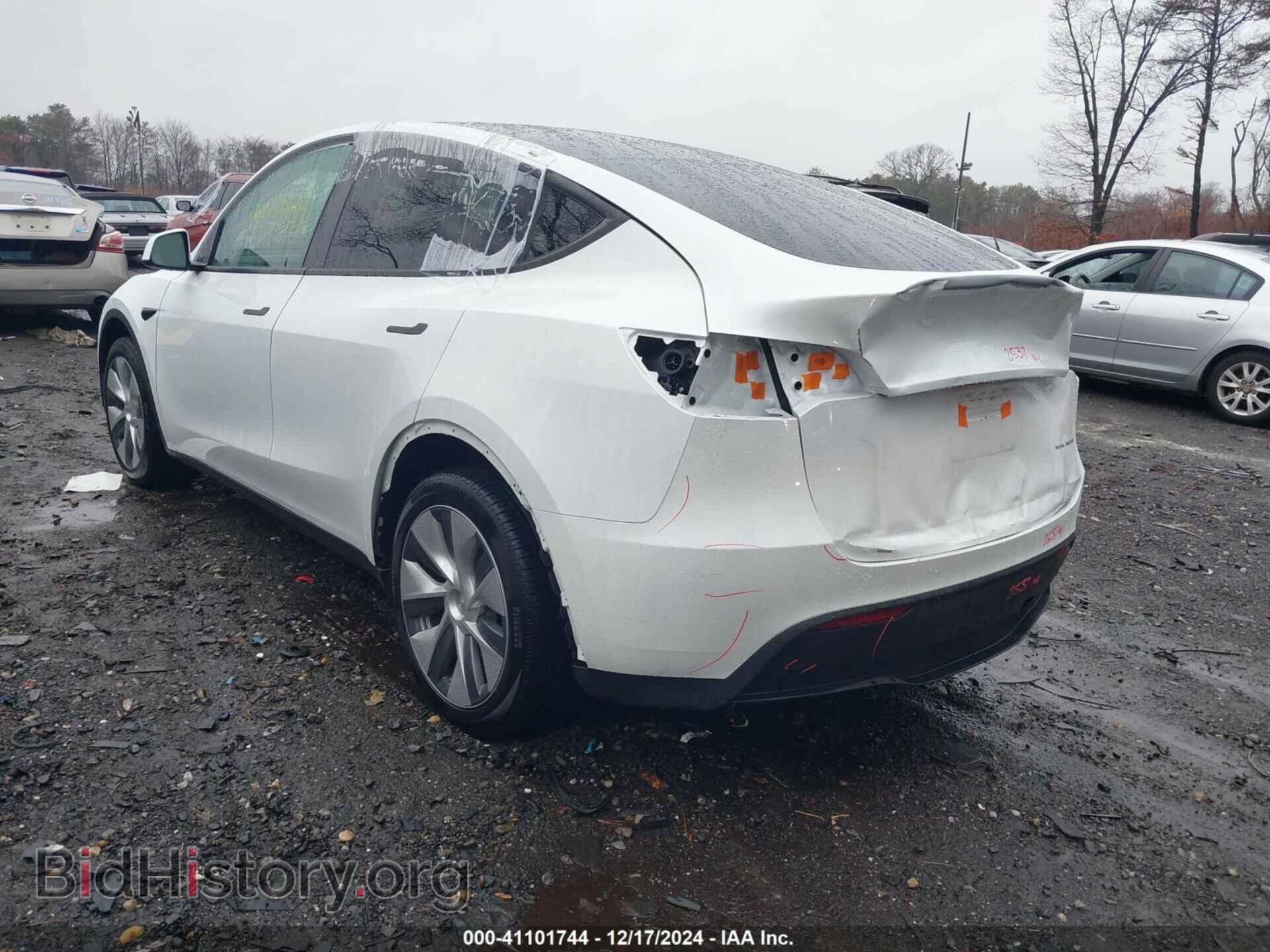 2024 TESLA MODEL Y - VIN: 7SAYGDEE8RA255083 - Фото 3