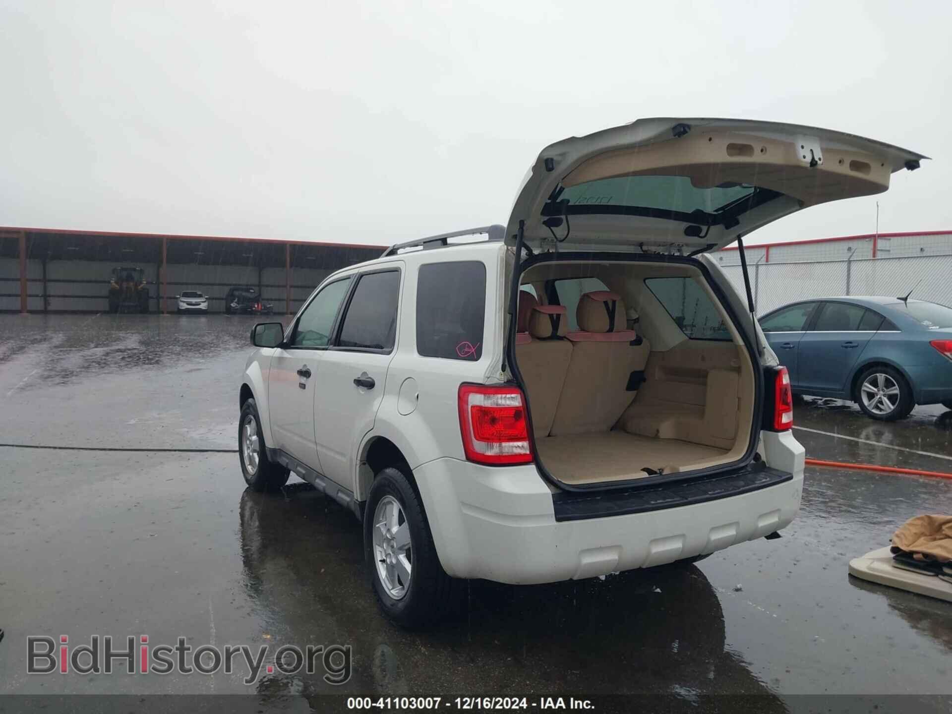 2011 FORD ESCAPE - VIN: 1FMCU0D71BKA13481 - Фото 3