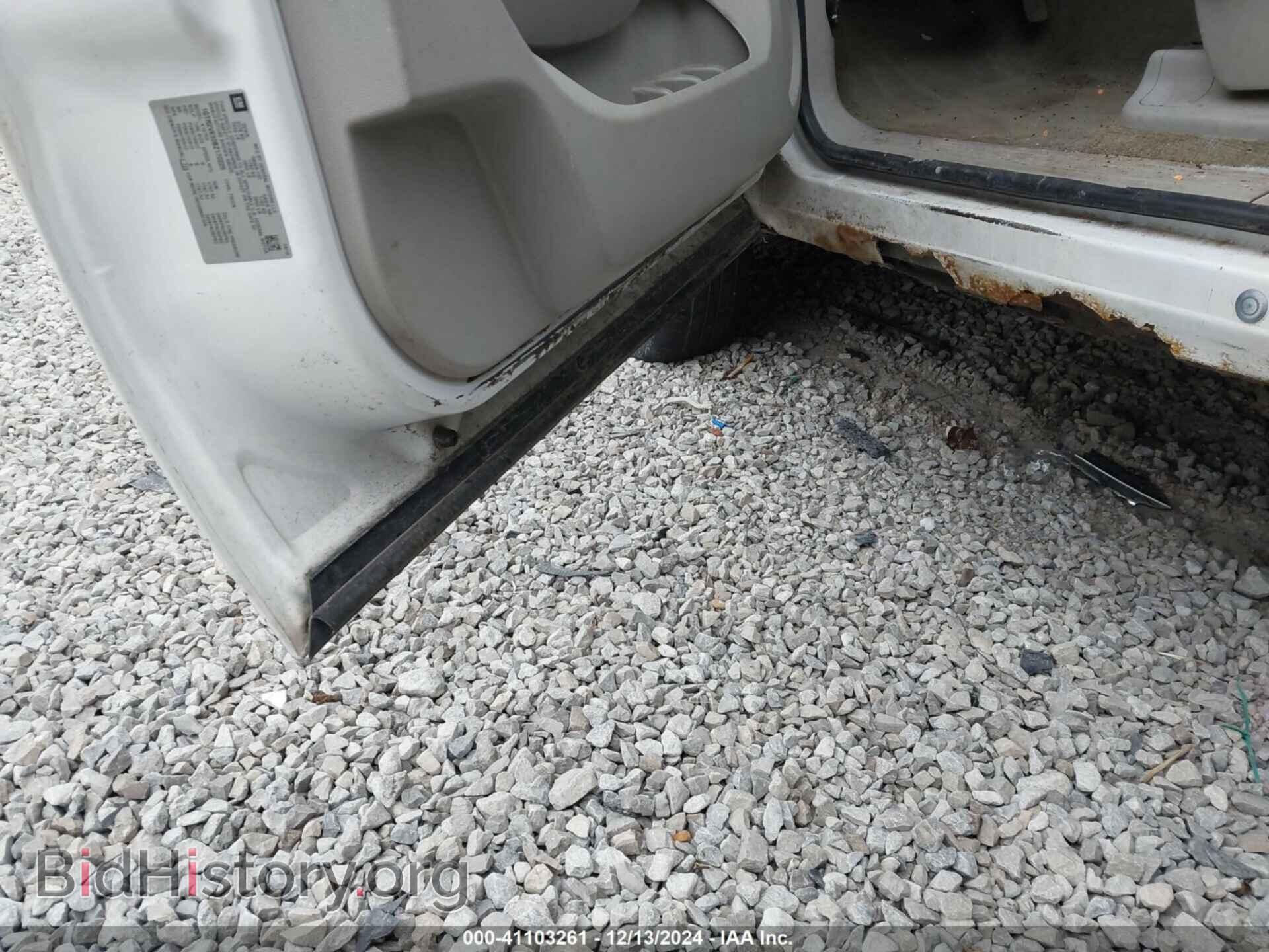 2011 GMC SIERRA 1500 - VIN: 1GTR2VE30BZ170228 - Фото 9