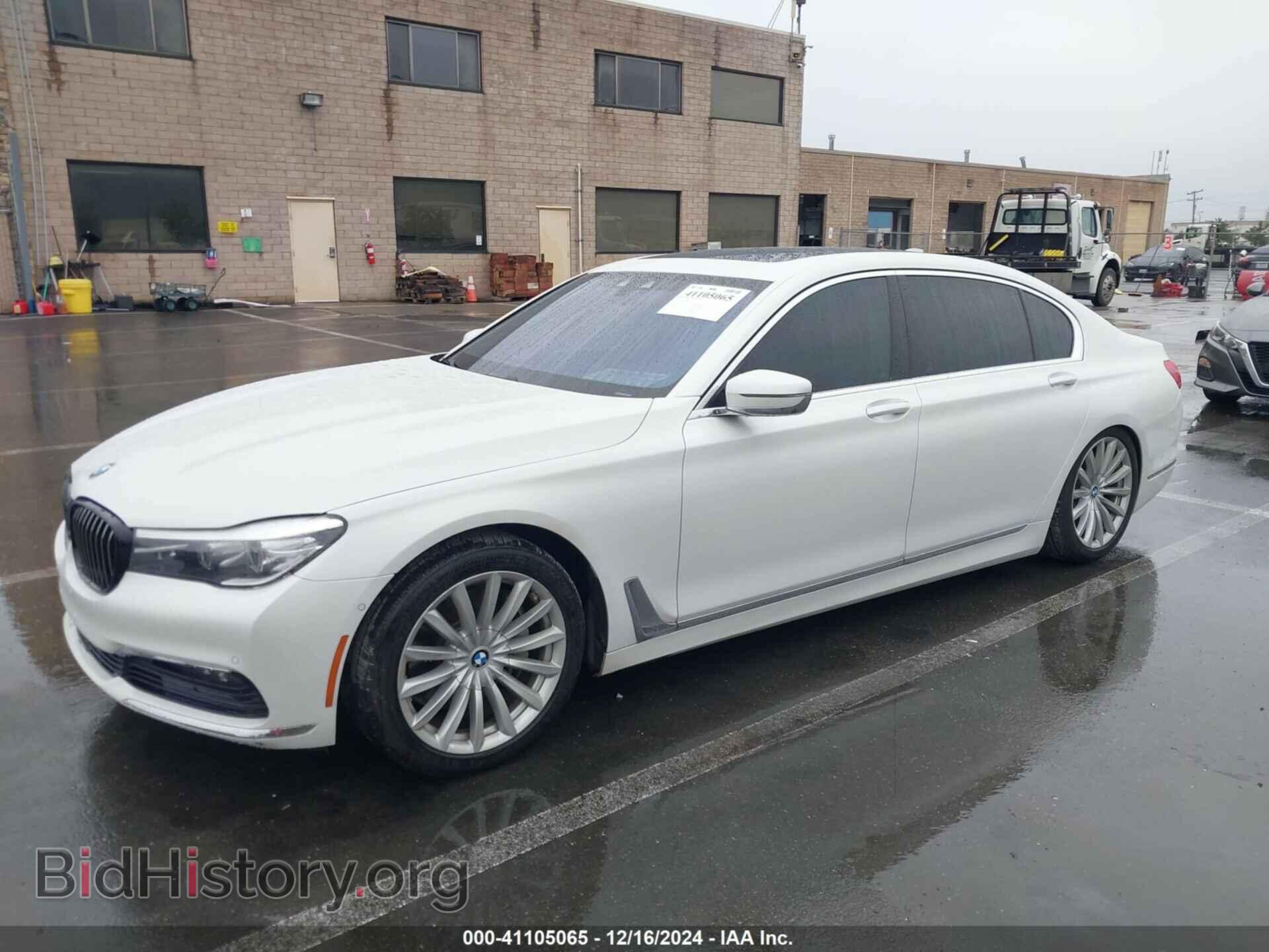 2017 BMW 740I - VIN: WBA7E2C32HG740733 - Фото 2