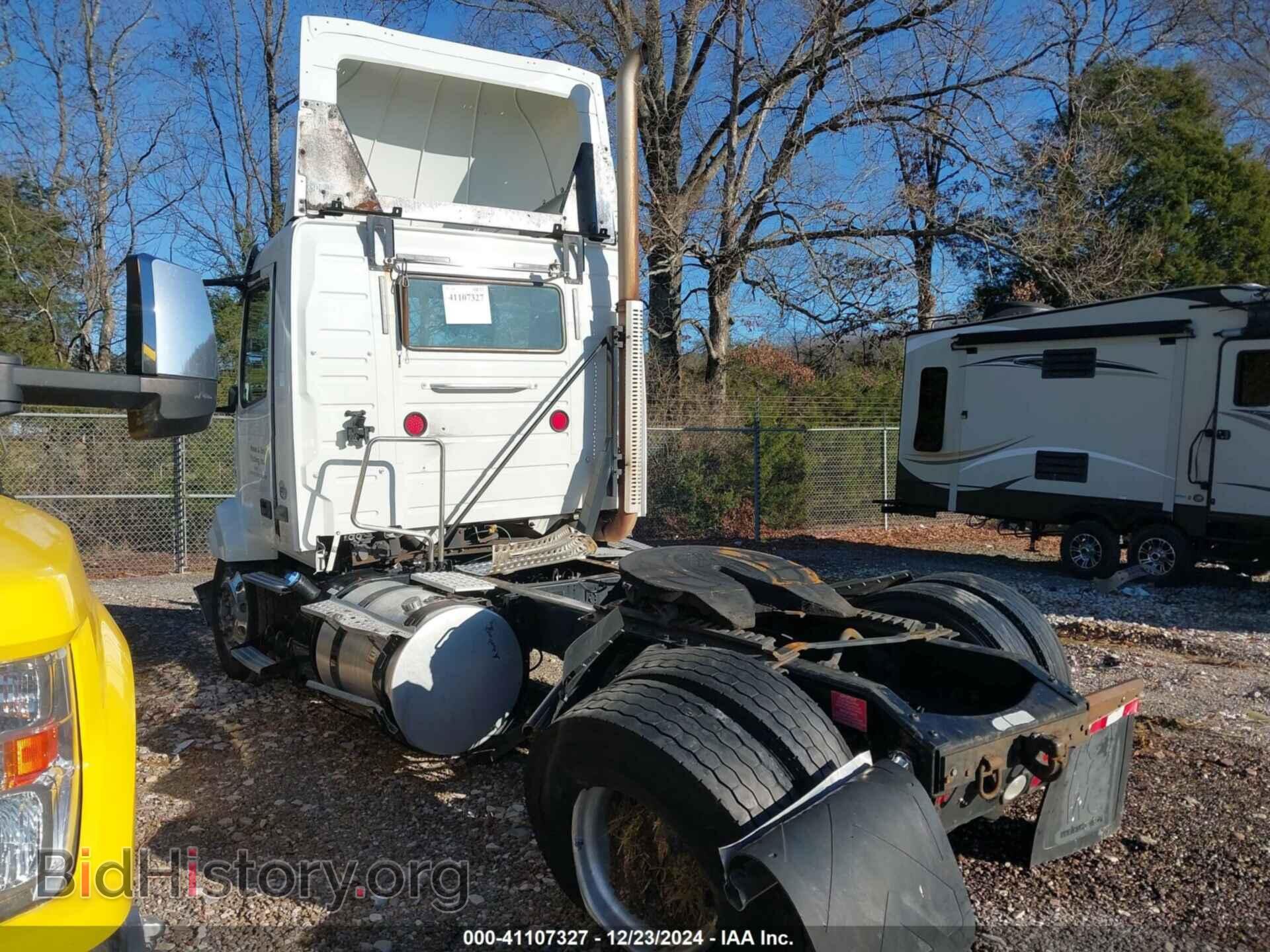 2016 VOLVO VN - VIN: 4V4N39EG3GN965248 - Фото 3