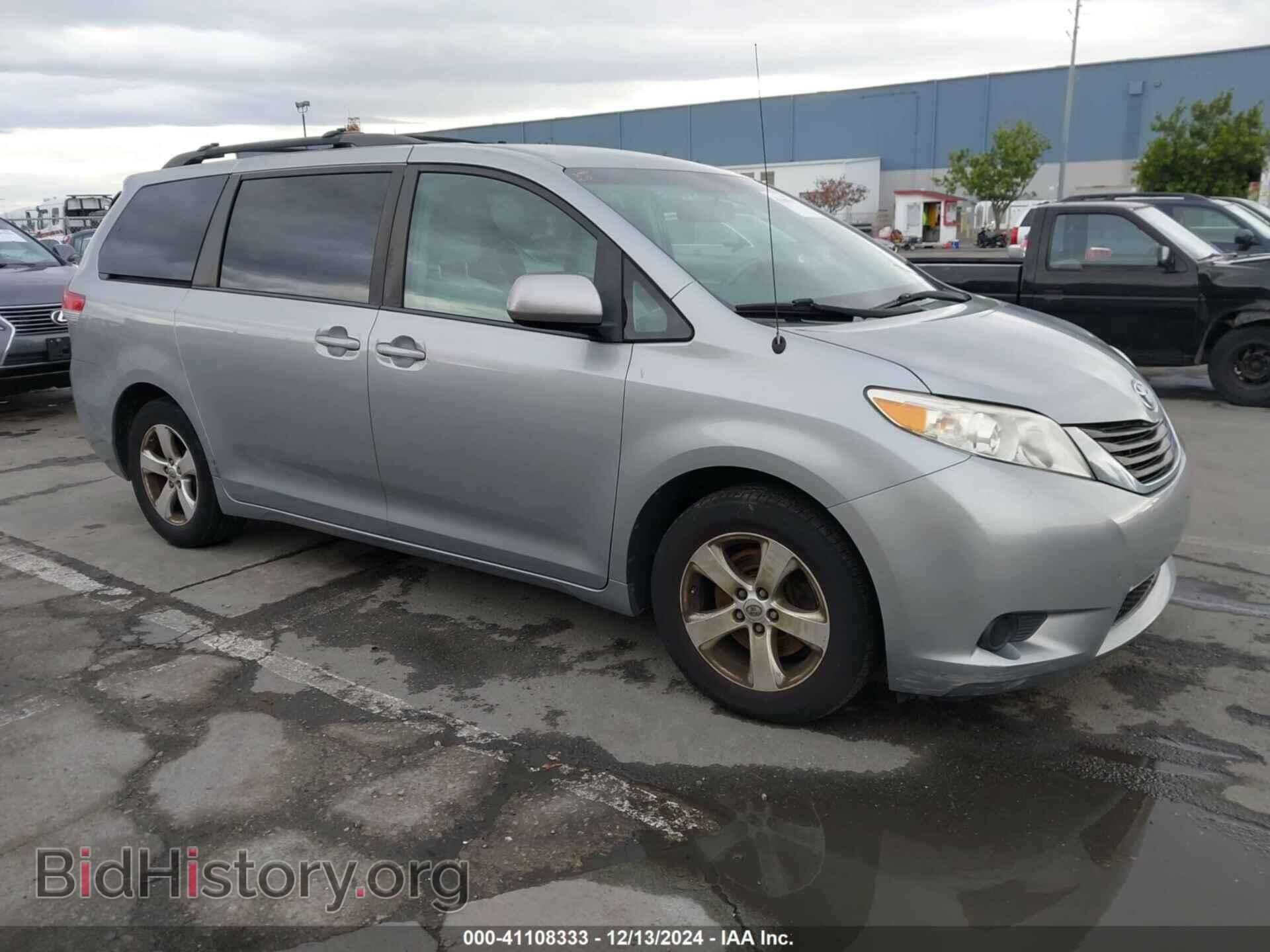 Photo 5TDKK3DC8DS400528 - TOYOTA SIENNA 2013