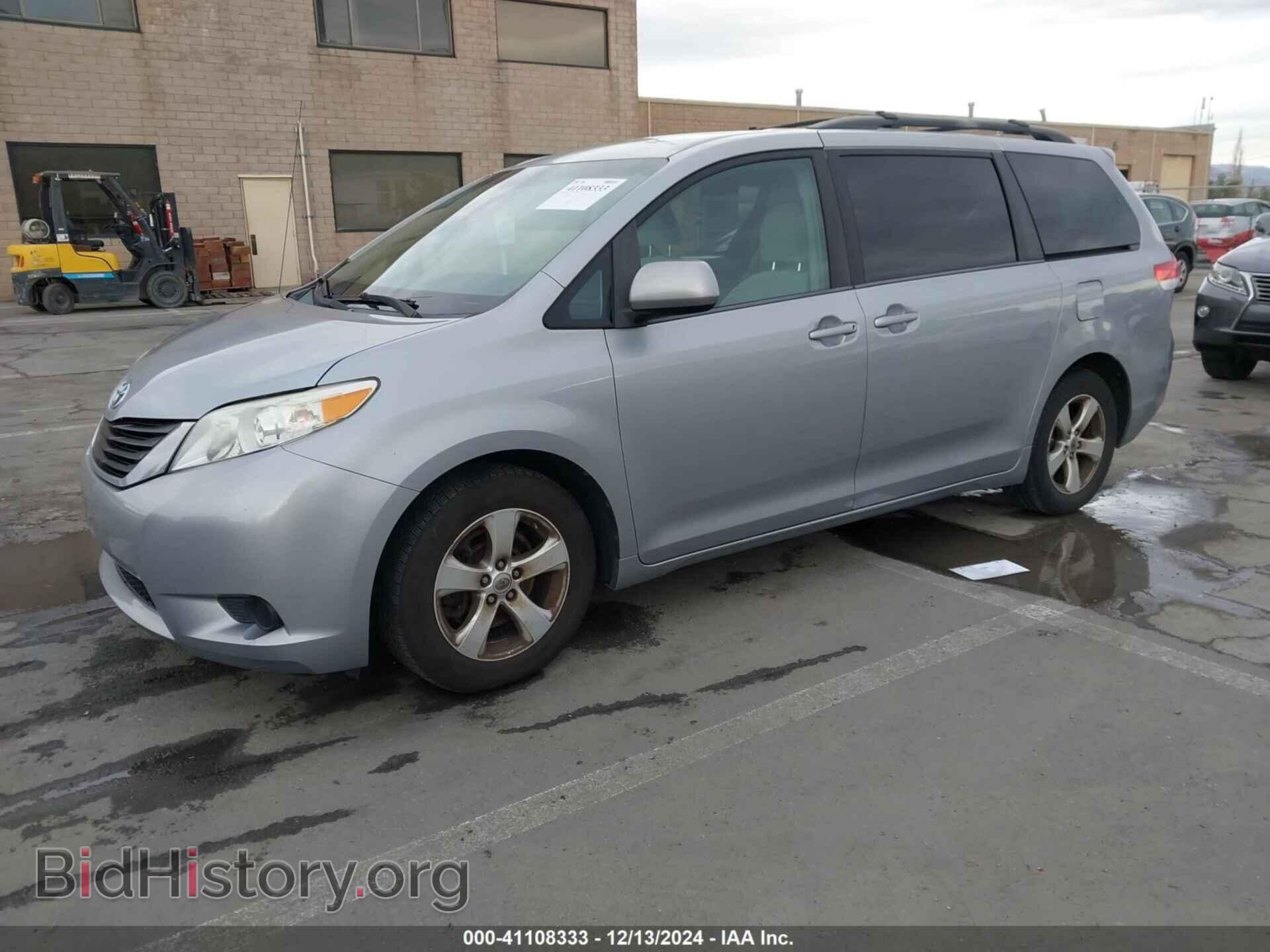 2013 TOYOTA SIENNA - VIN: 5TDKK3DC8DS400528 - Фото 2