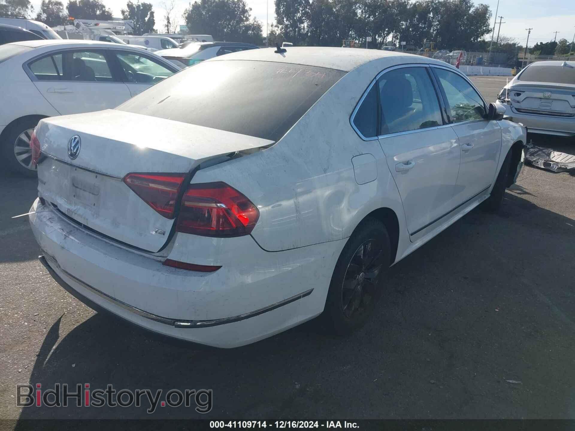 2017 VOLKSWAGEN PASSAT - VIN: 1VWAT7A37HC015065 - Фото 4